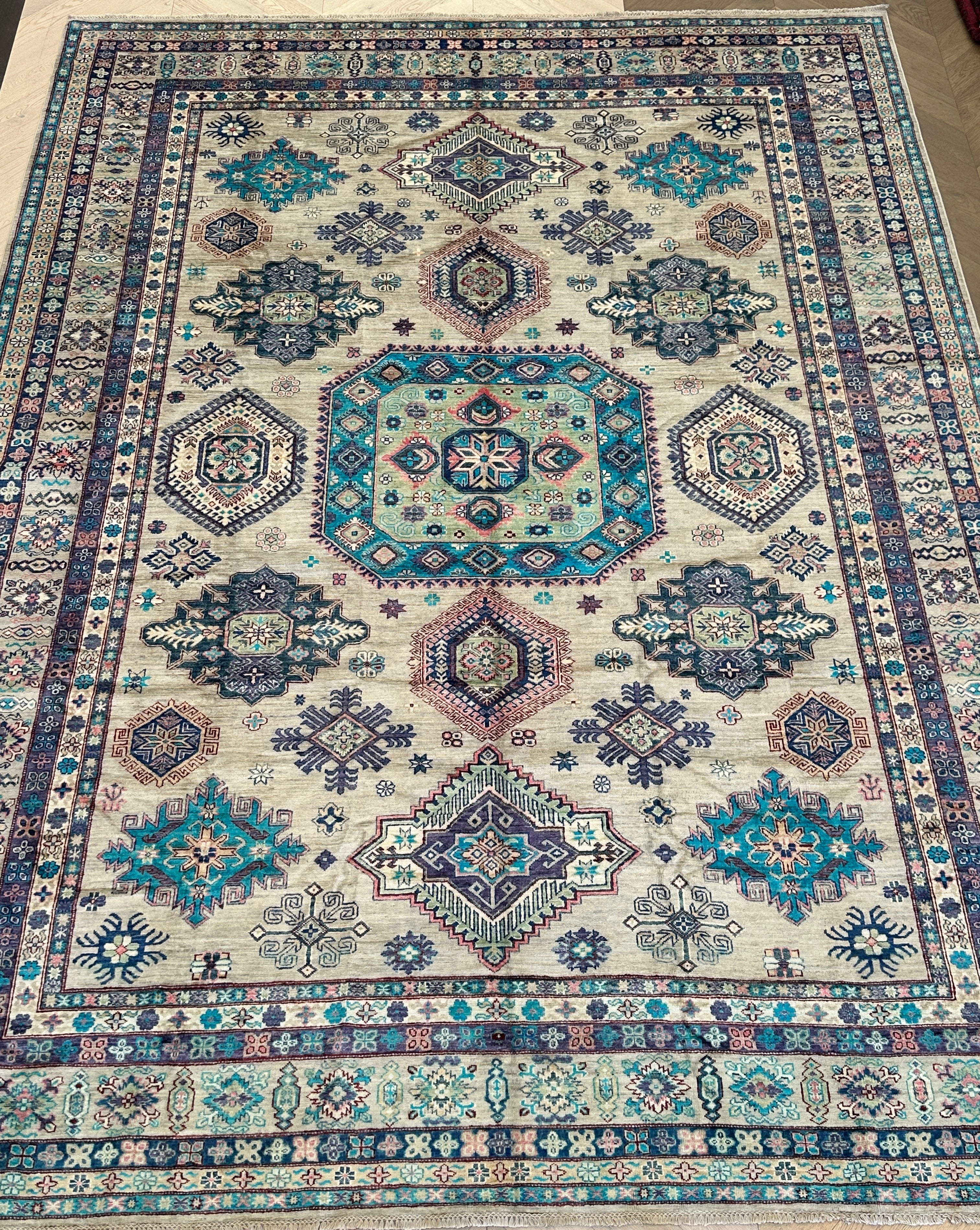 Afghan handmade rug,Chobi. Size:403x303 cm