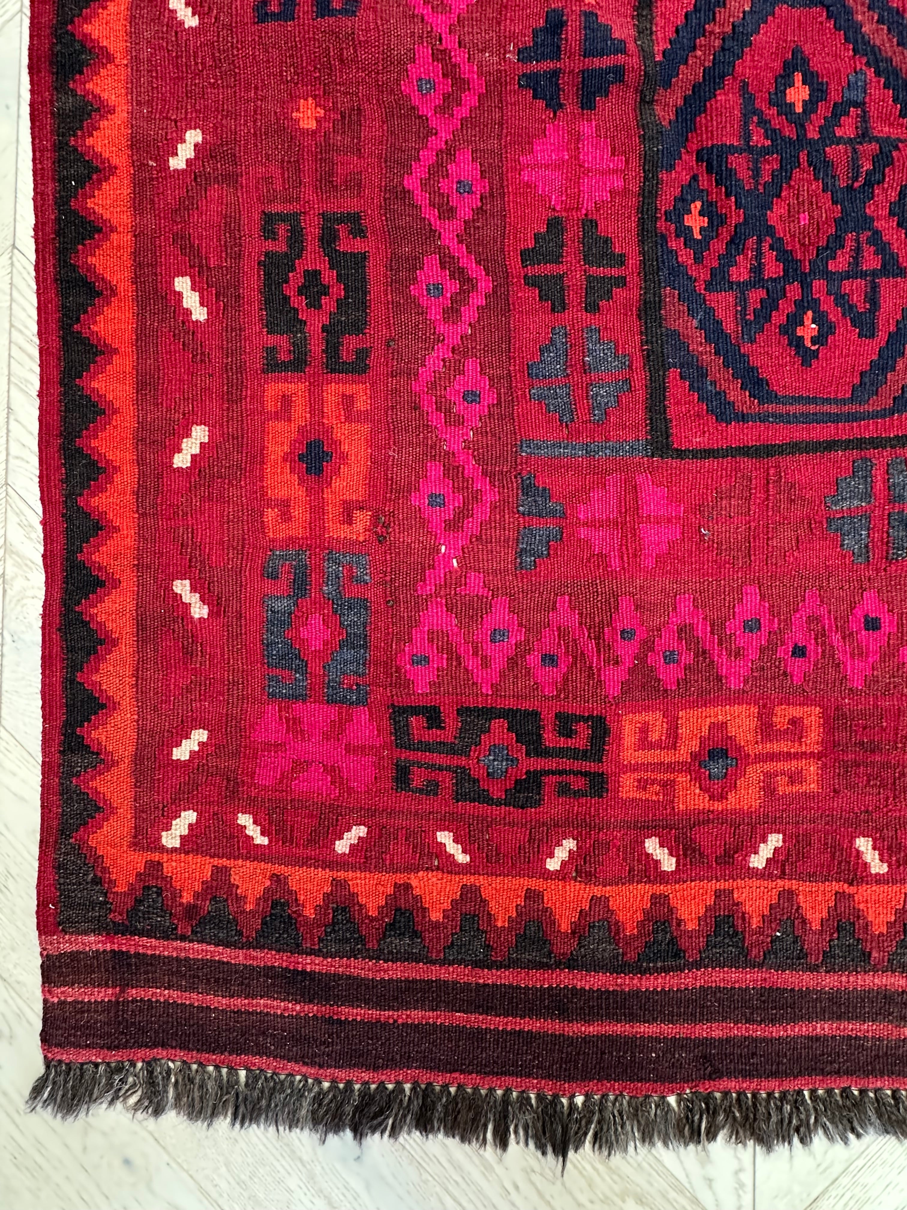 Kilim — 3.04 x 2.18