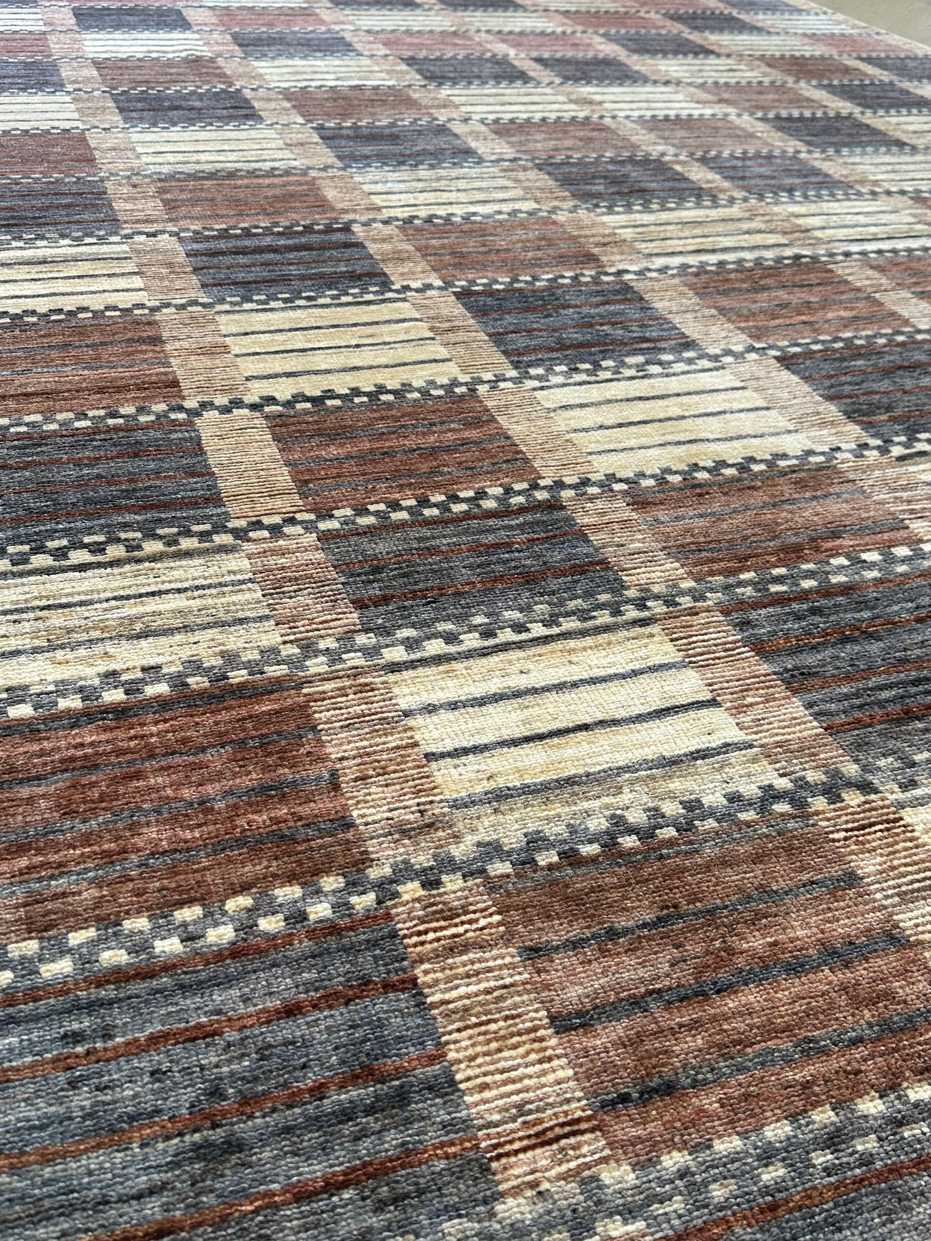 Afghan handmade rug,Chobi. Size:339x238 cm
