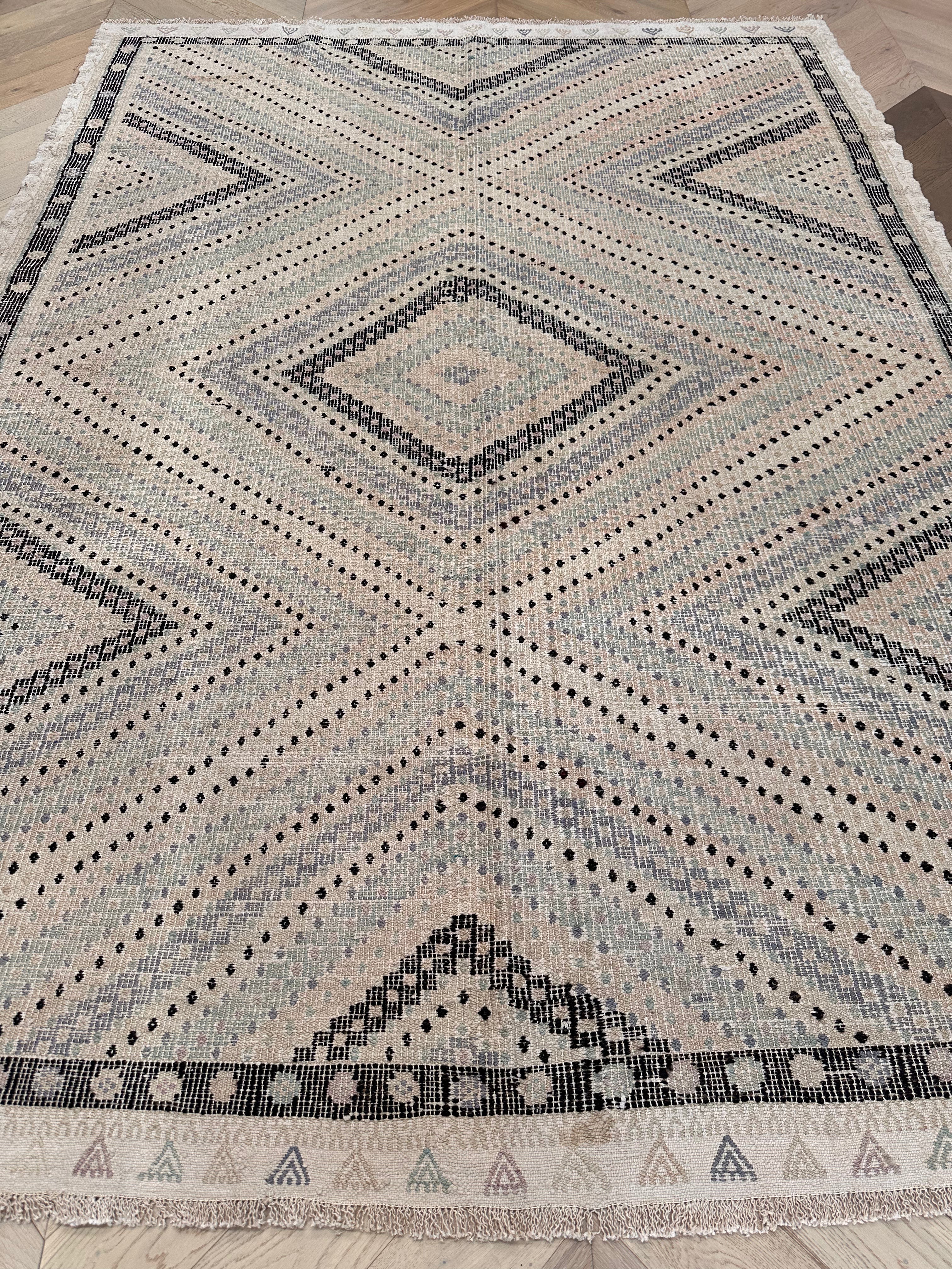 Kilim — 2.85 x 2.04
