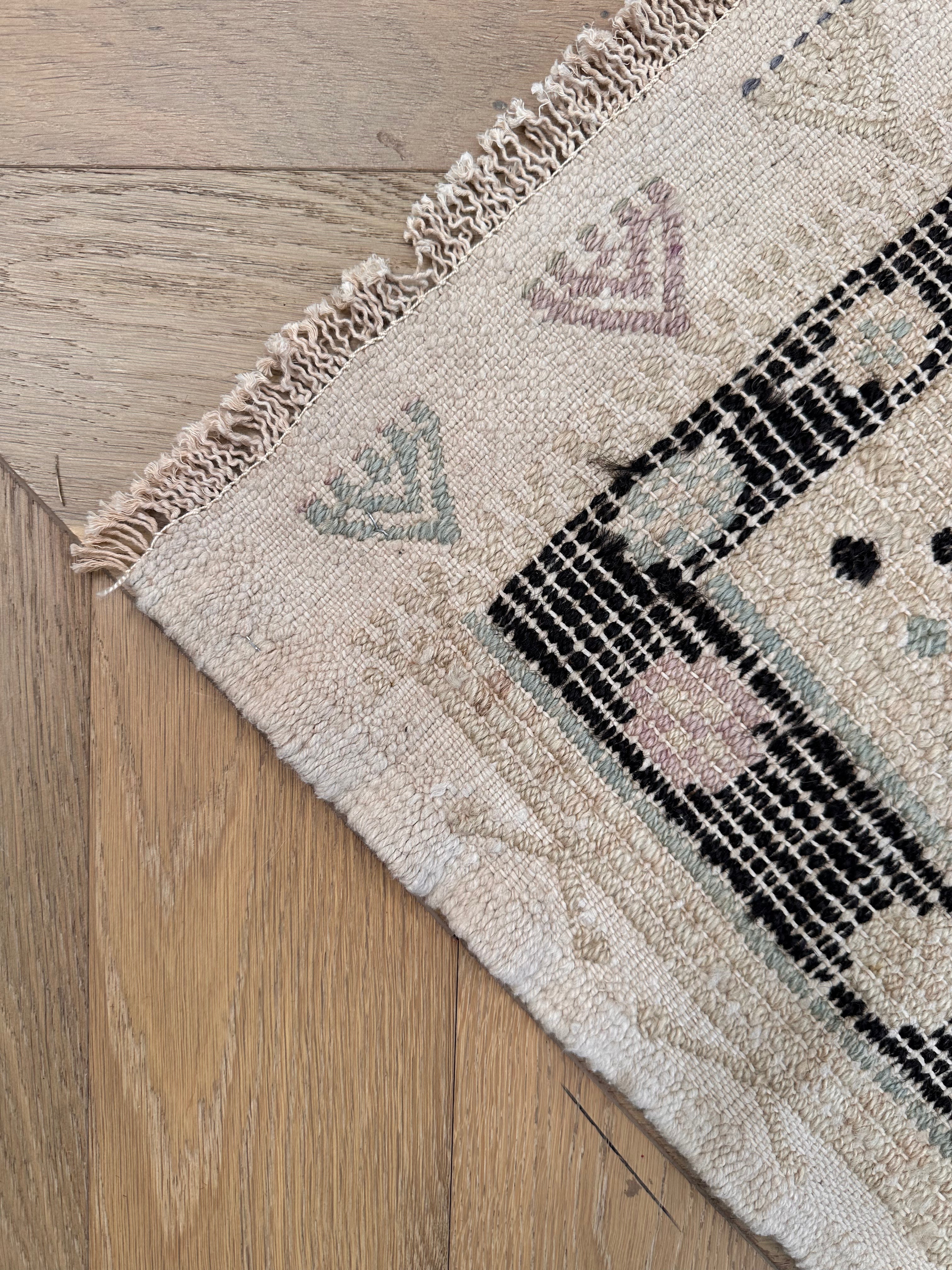 Kilim — 2.85 x 2.04