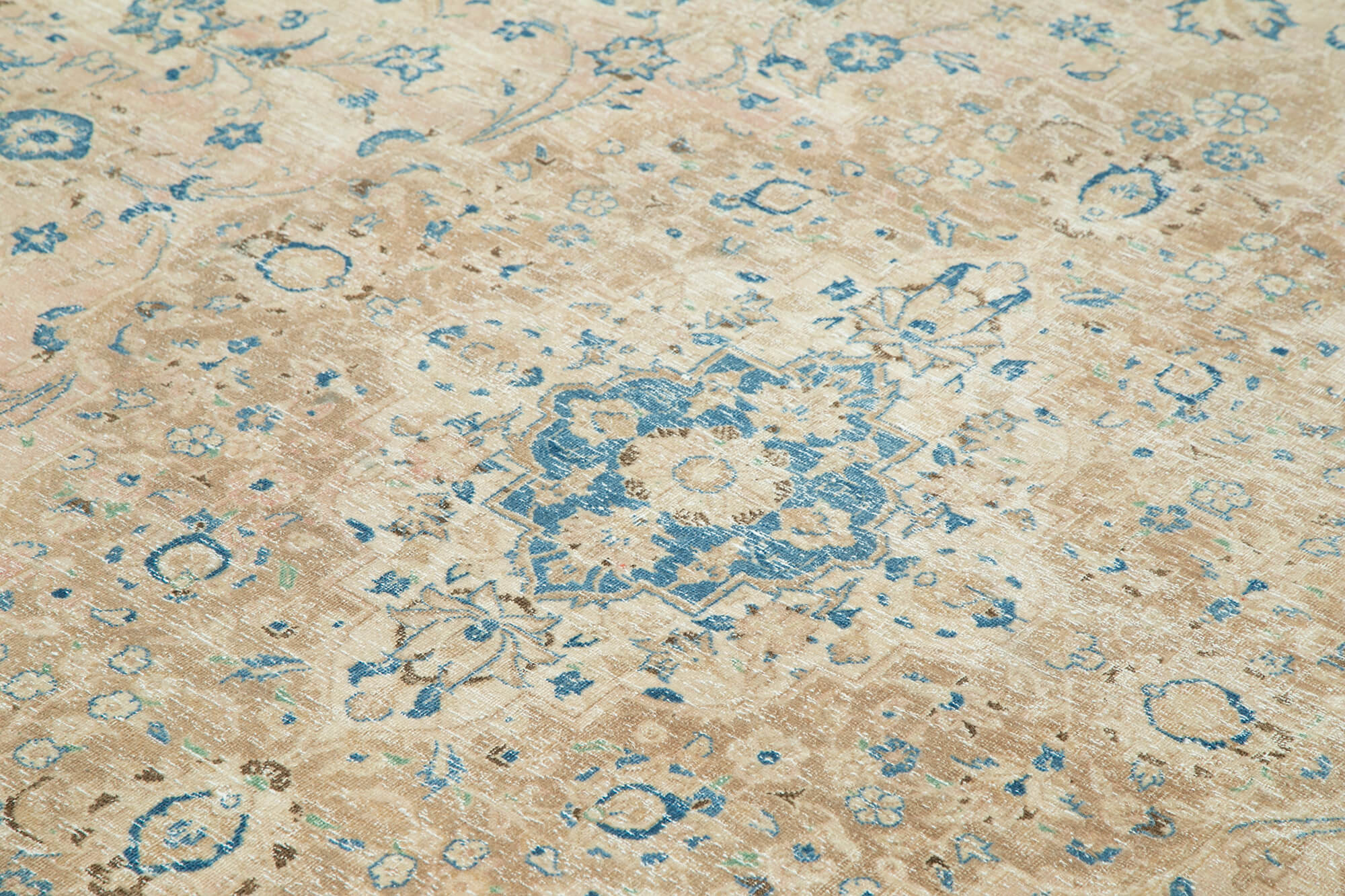 Pearl Persian — 2.90 x 4.71