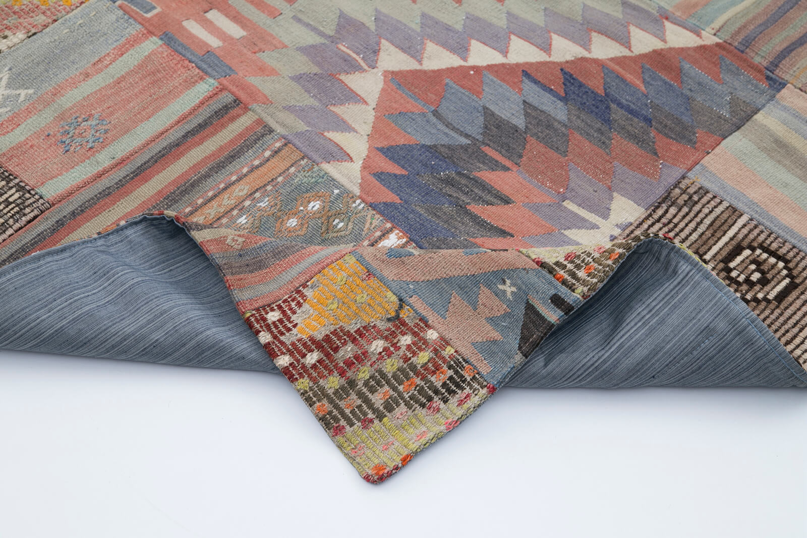 Kilim — 2.03 x 3.02