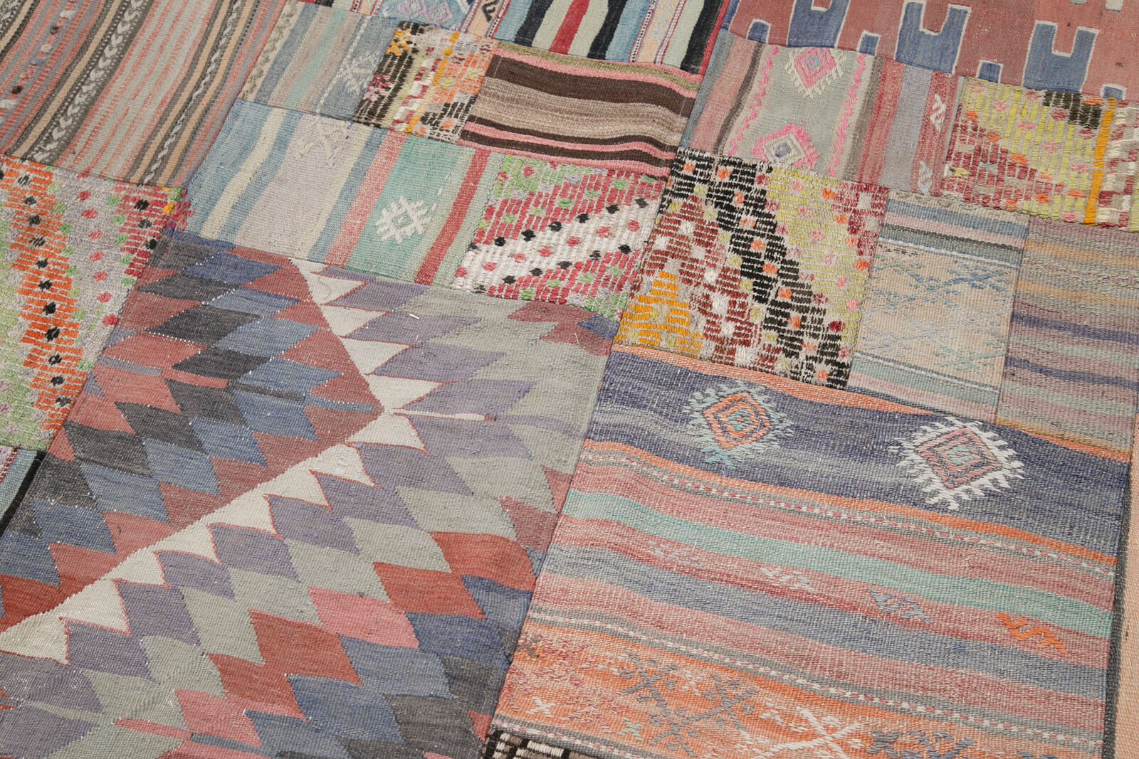 Kilim — 2.03 x 3.02