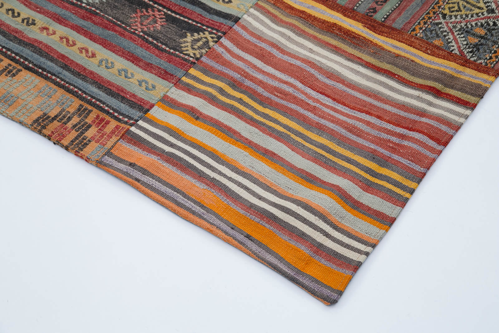 Kilim — 2.03 x 3.01