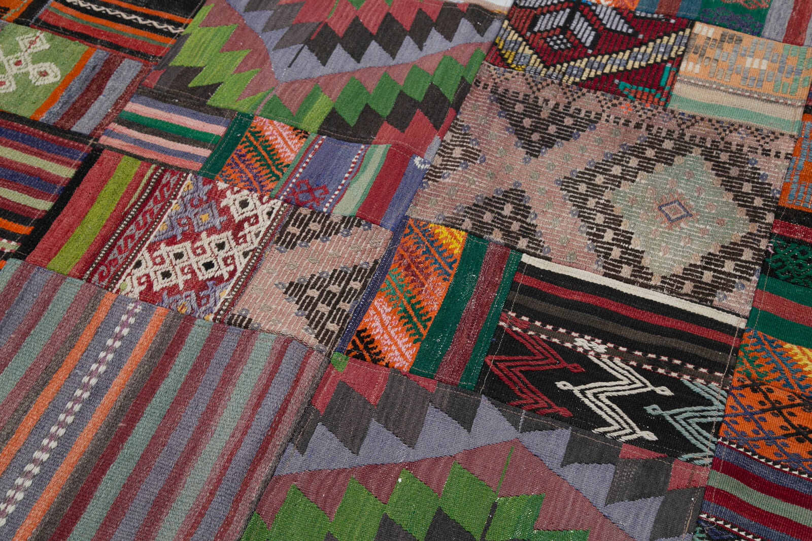 Kilim — 2.02 x 3.01