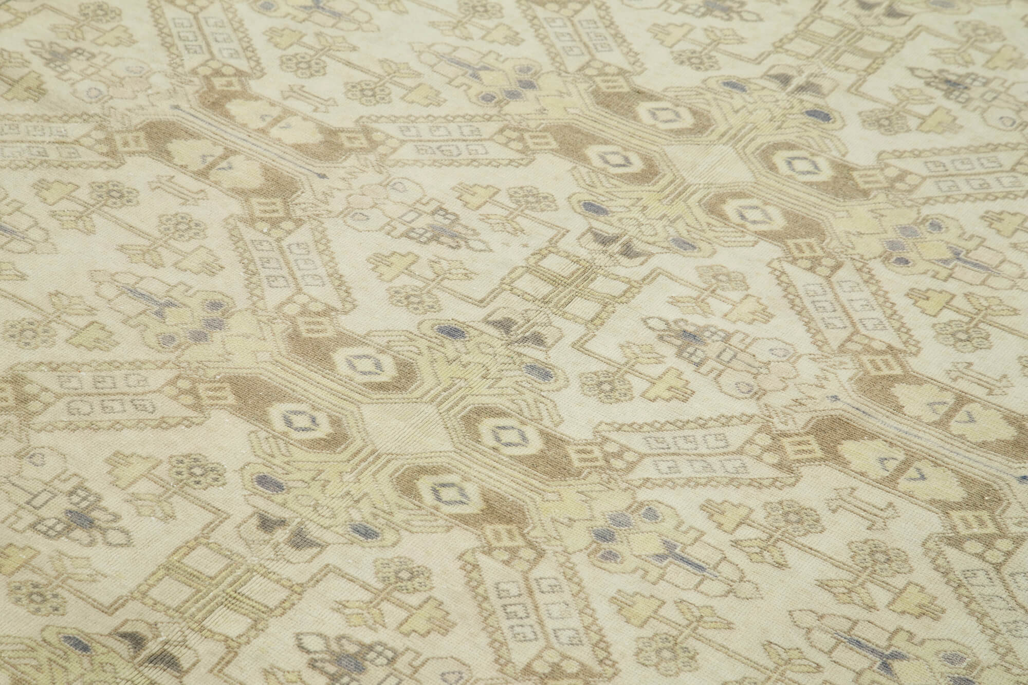 Ivory Kayseri — 1.95 x 2.94