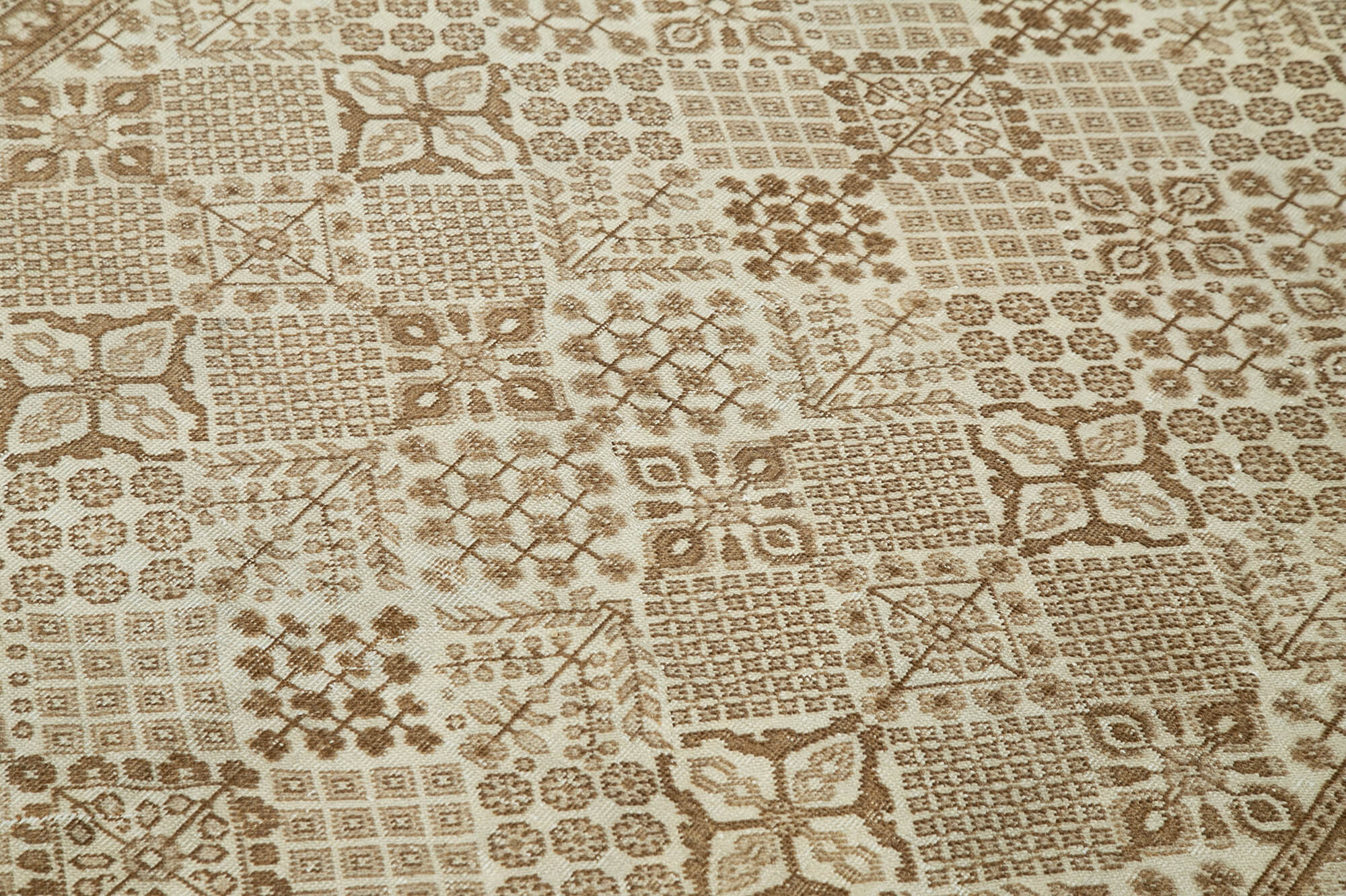 Bisque Kayseri — 1.46 x 2.18