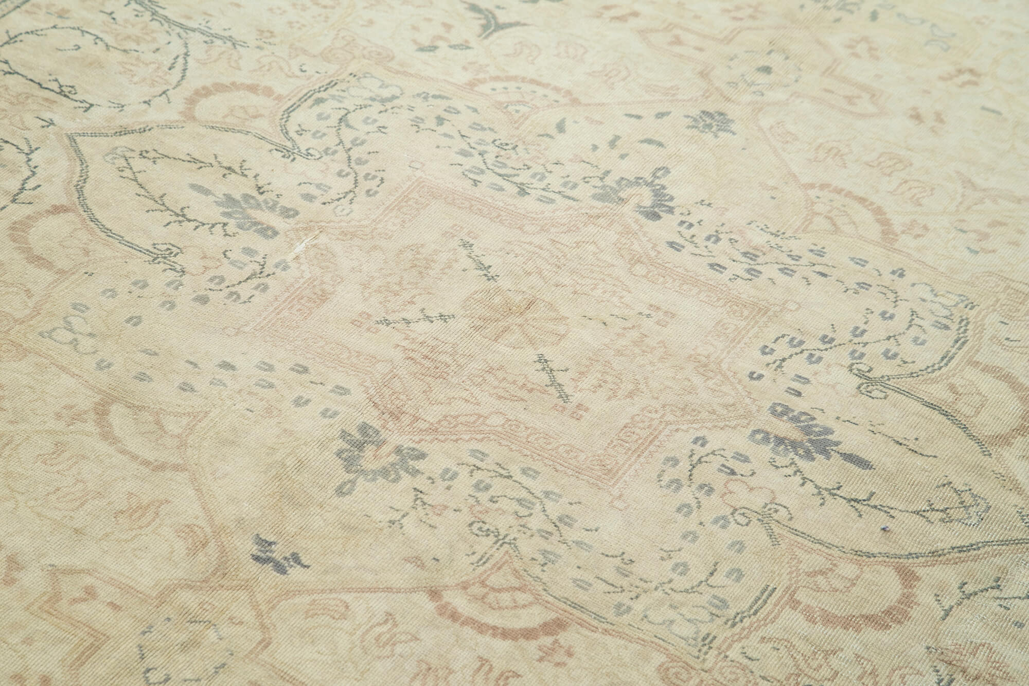 Ivory Kayseri — 1.90 x 3.00
