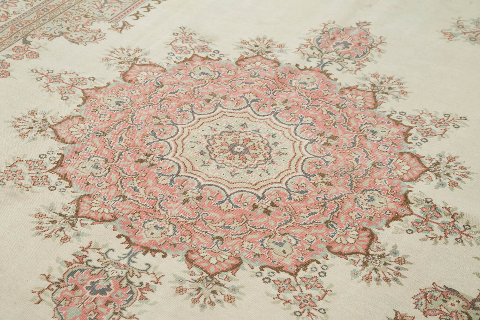 Bisque Kayseri — 2.05 x 3.00