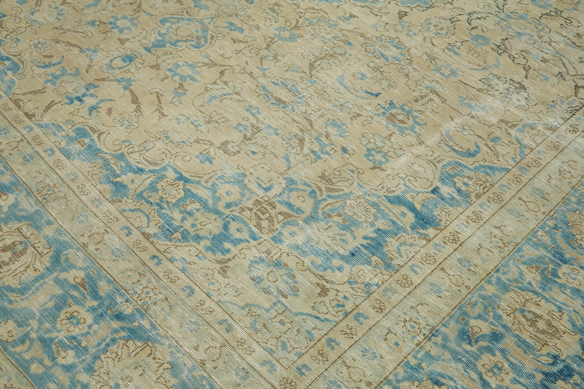 Ivory Persian — 3.14 x 3.87