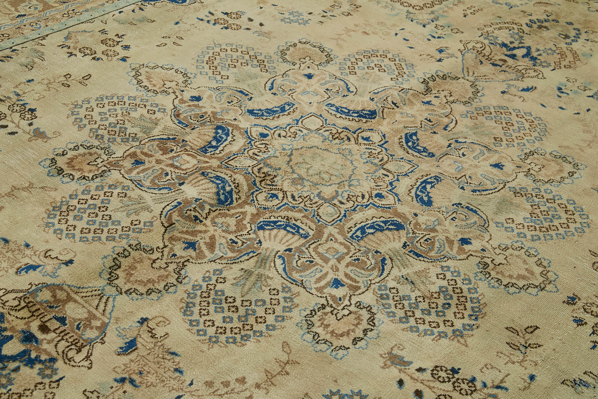 Alabaster Persian — 2.85 x 3.70