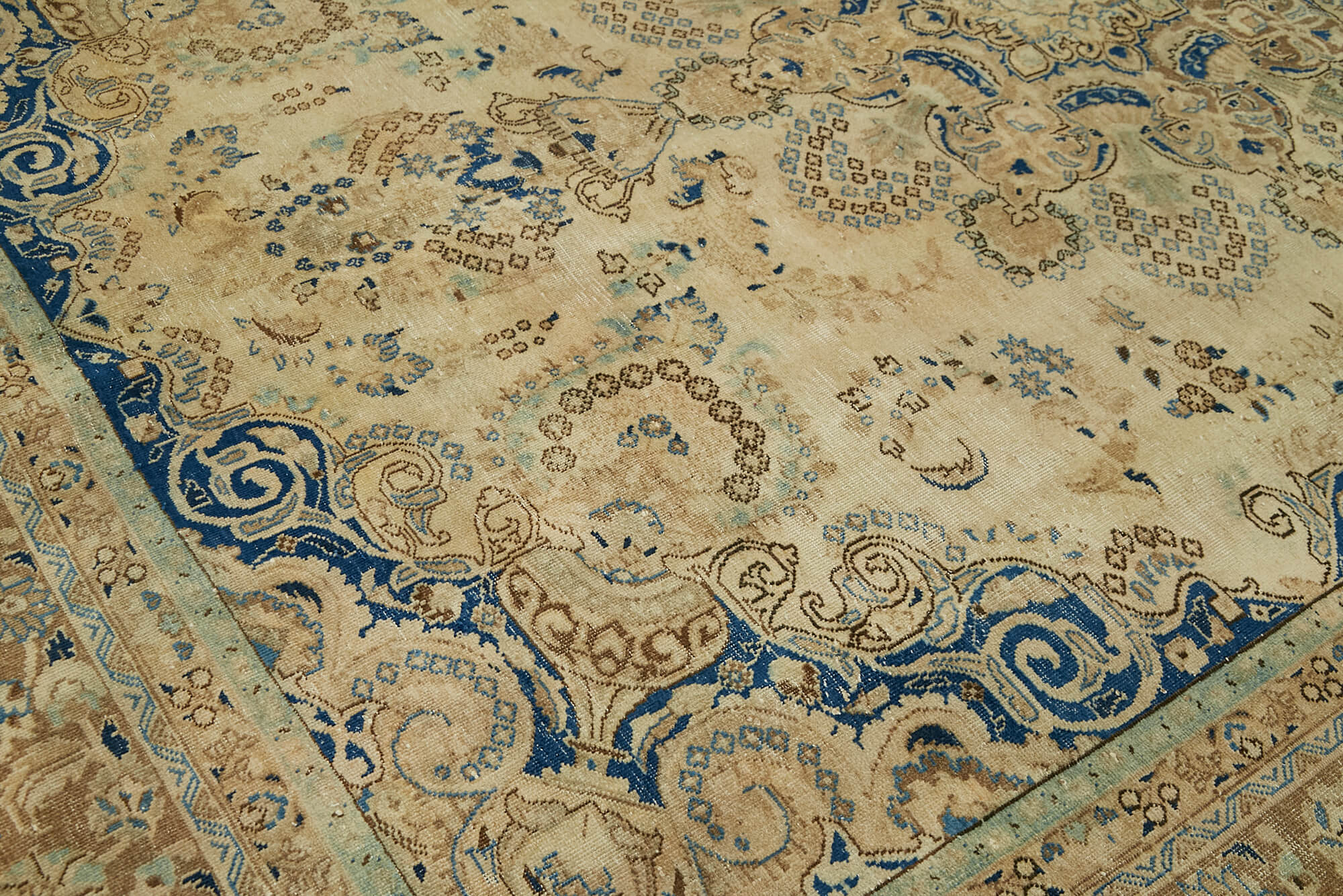 Alabaster Persian — 2.85 x 3.70