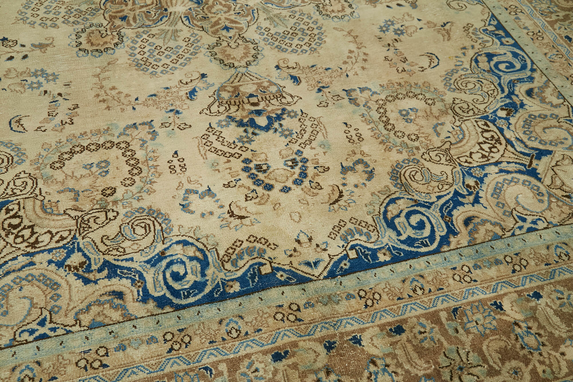 Alabaster Persian — 2.85 x 3.70