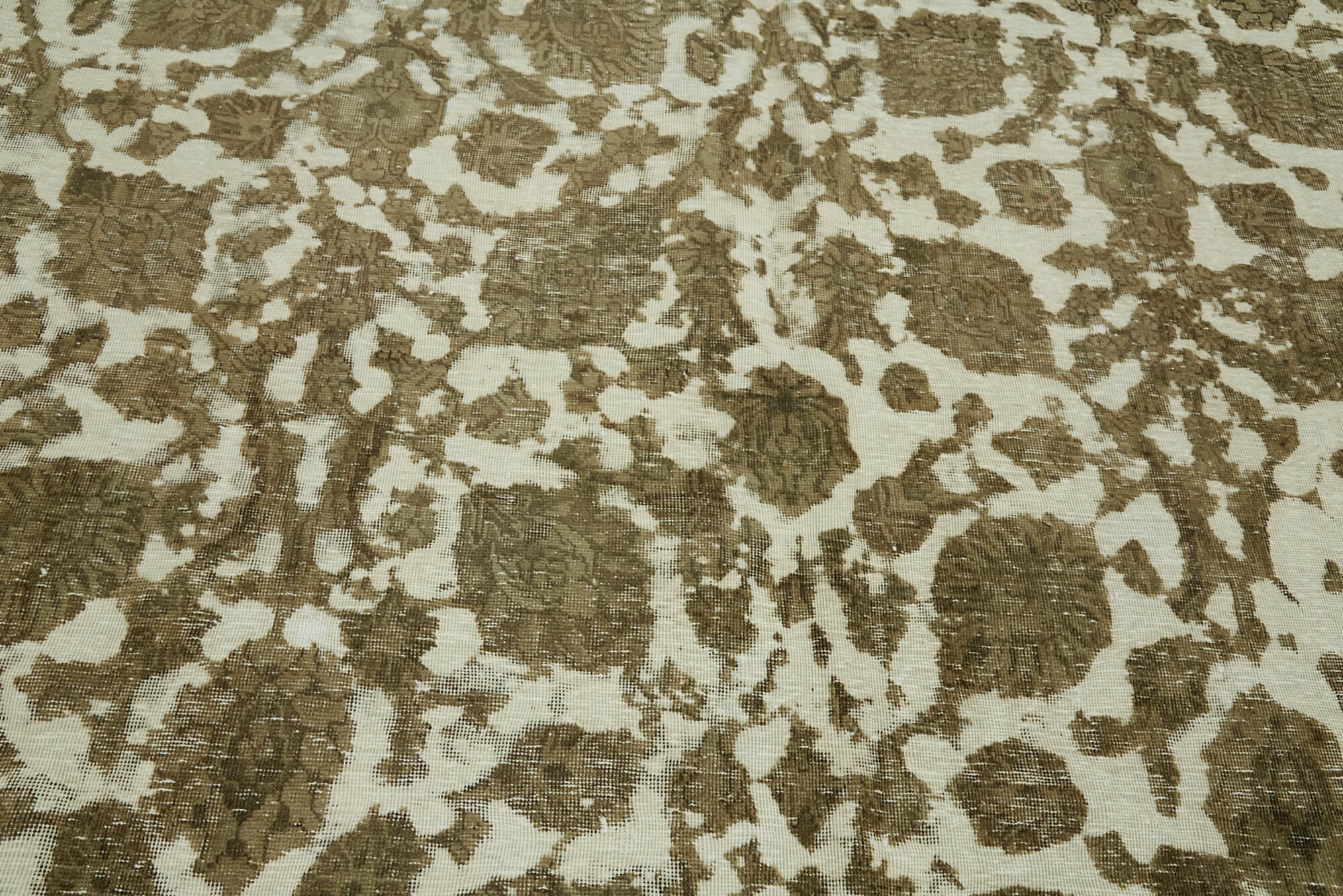 Ivory Persian — 2.86 x 3.90