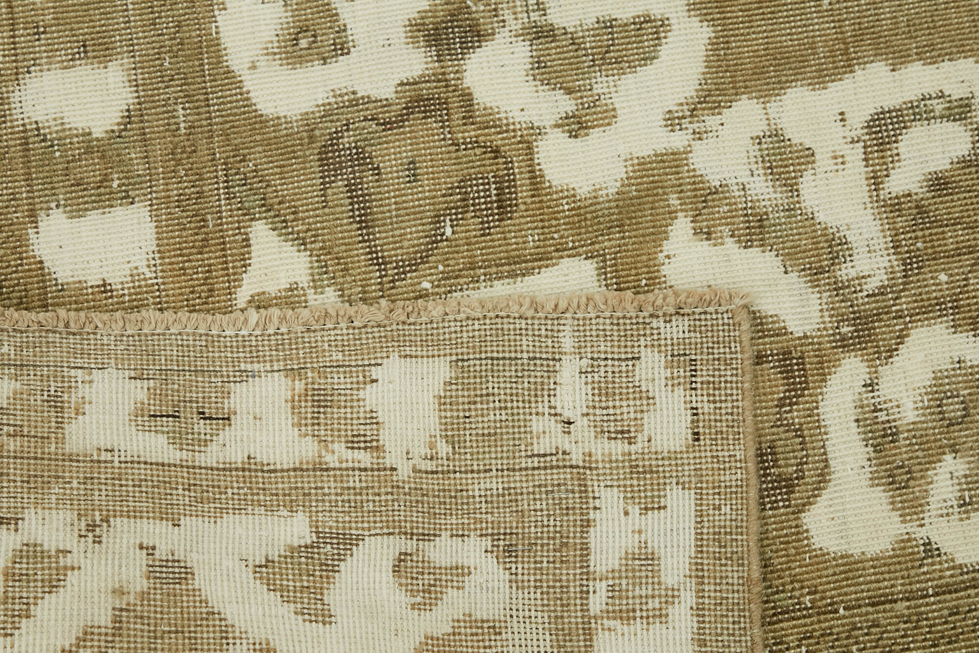 Alabaster Persian — 2.93 x 3.80