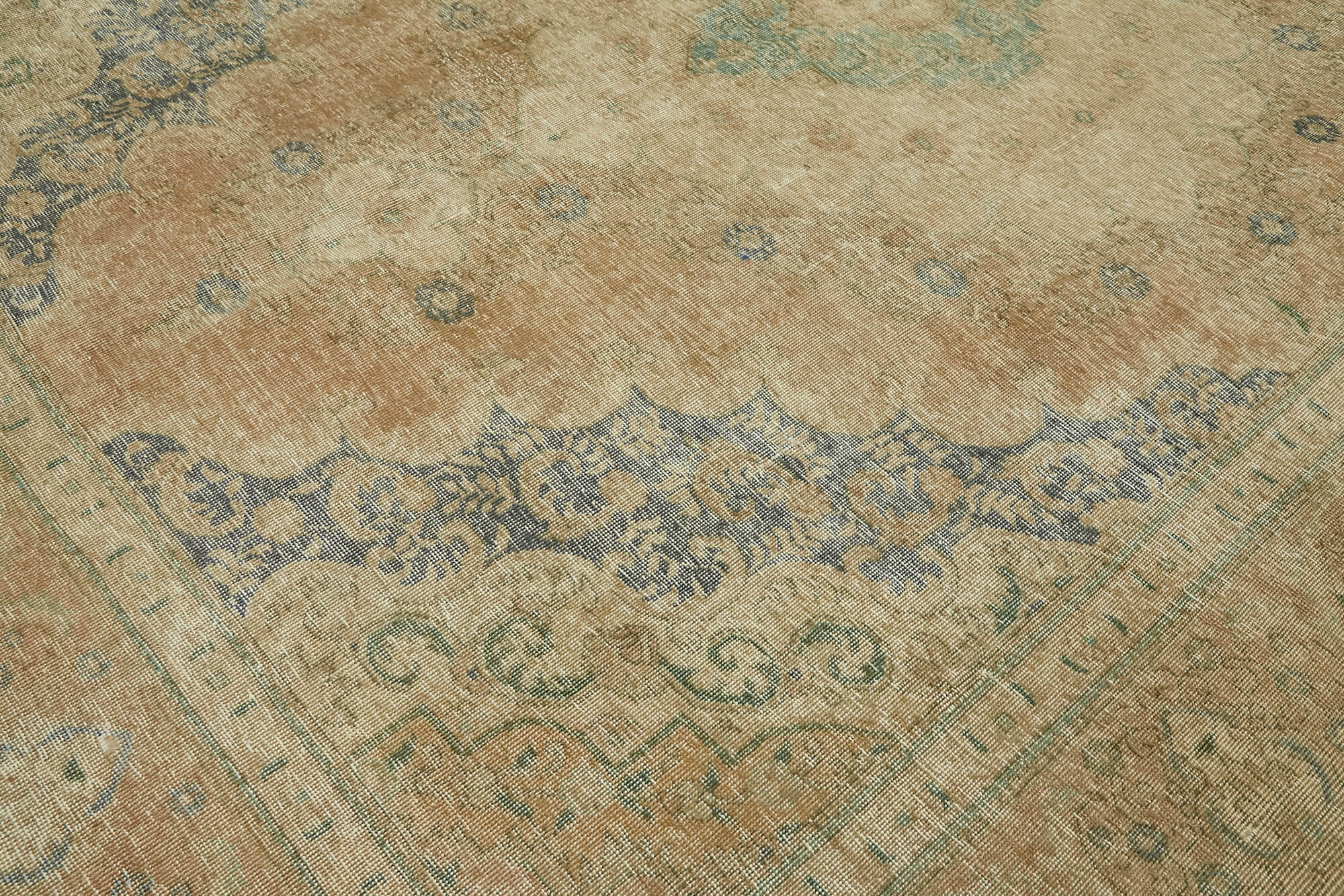 Beige Persian Handmade — 2.88 x 3.78