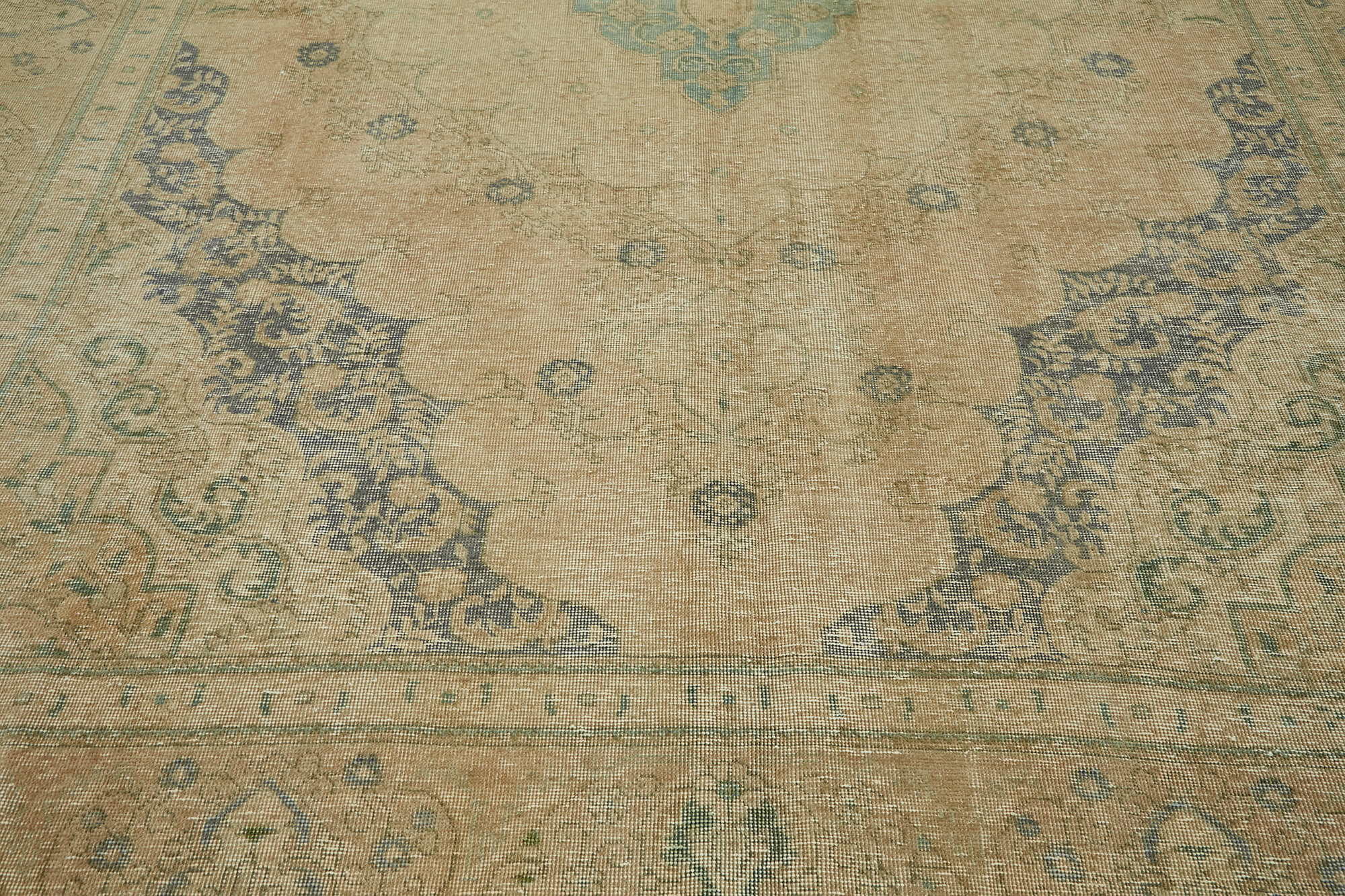 Beige Persian Handmade — 2.88 x 3.78