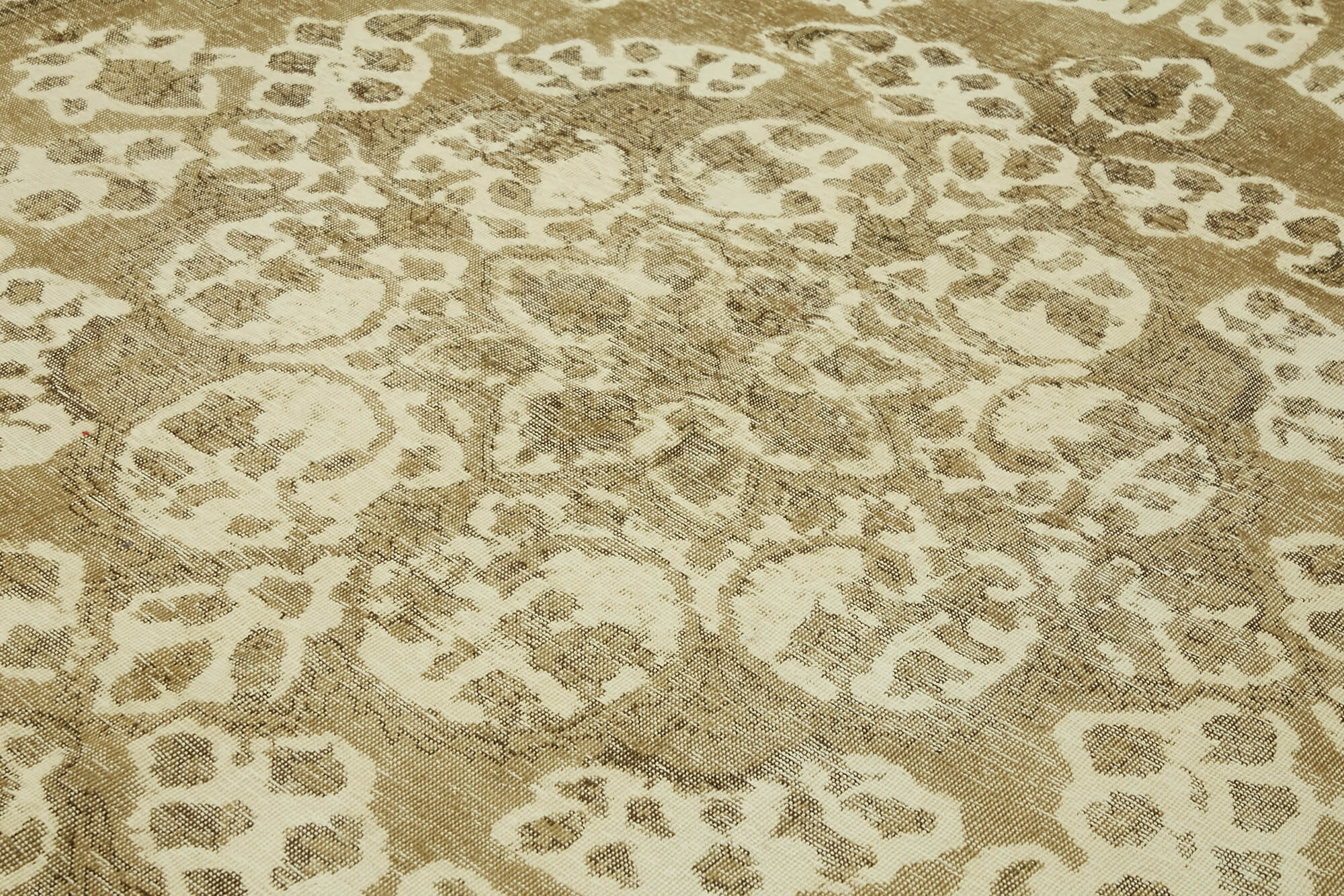 Alabaster Persian — 2.86 x 3.74