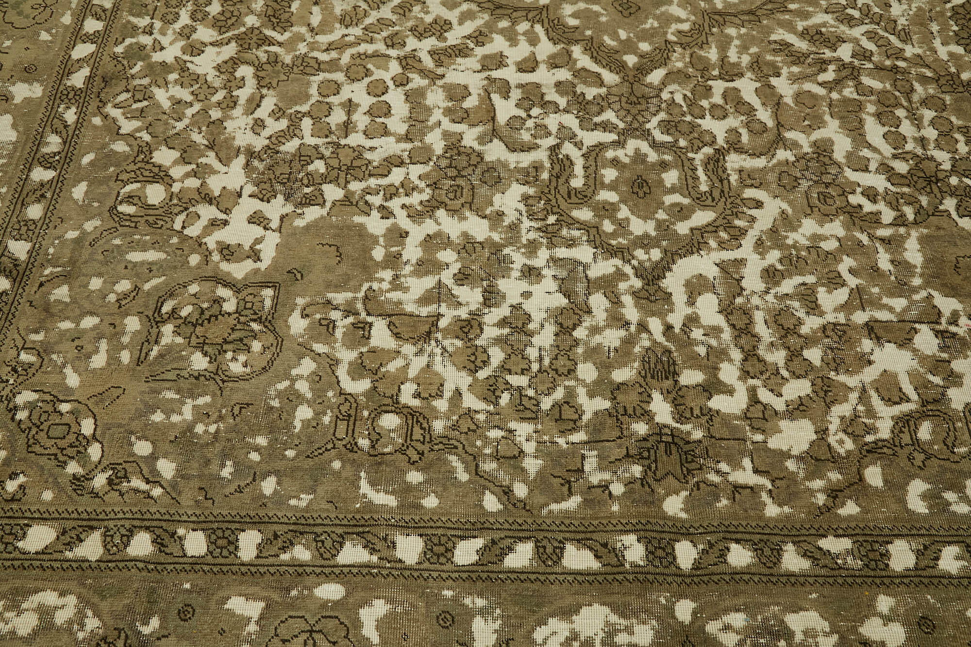Parchment Persian — 2.92 x 3.80