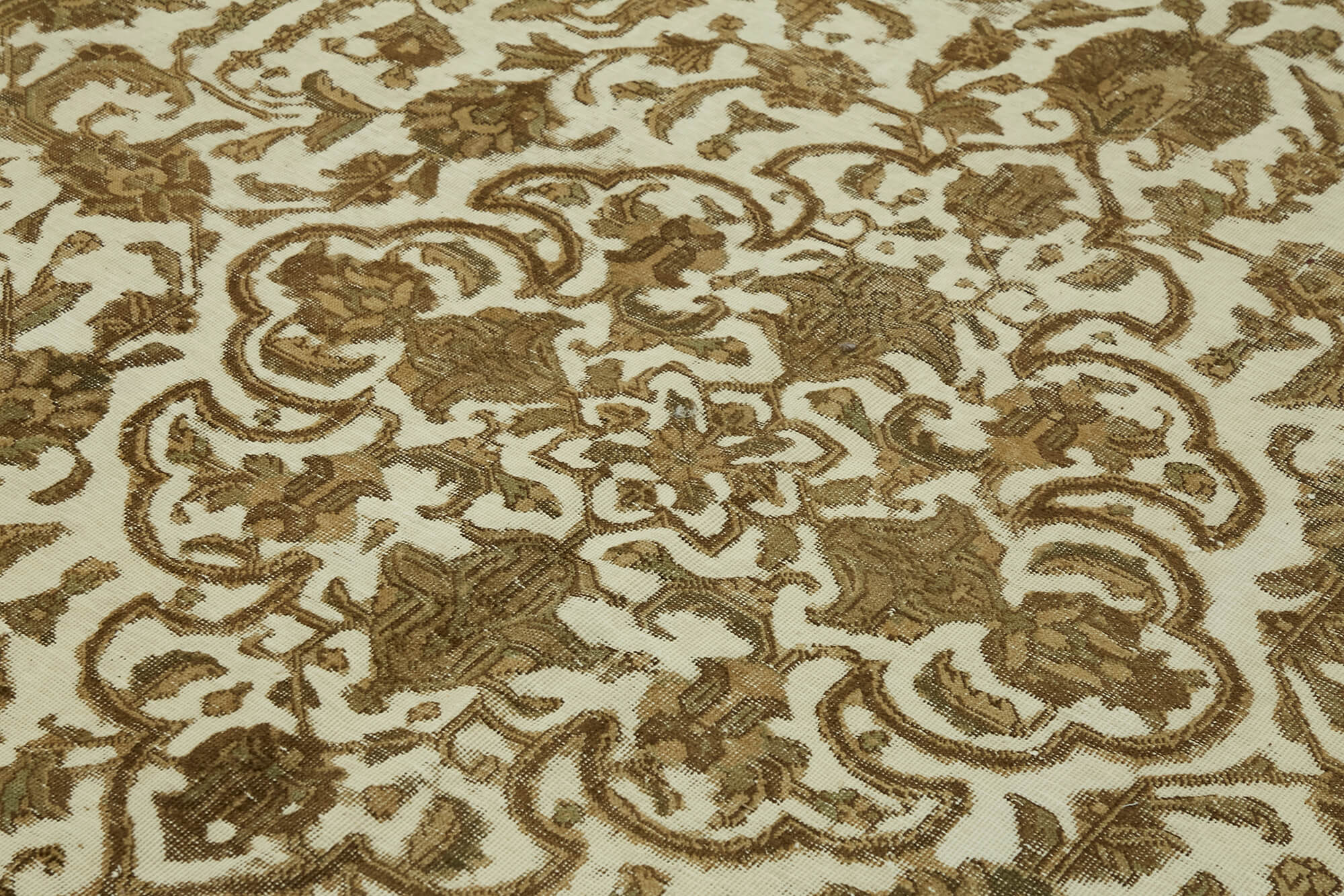 Ivory Persian — 2.50 x 3.30