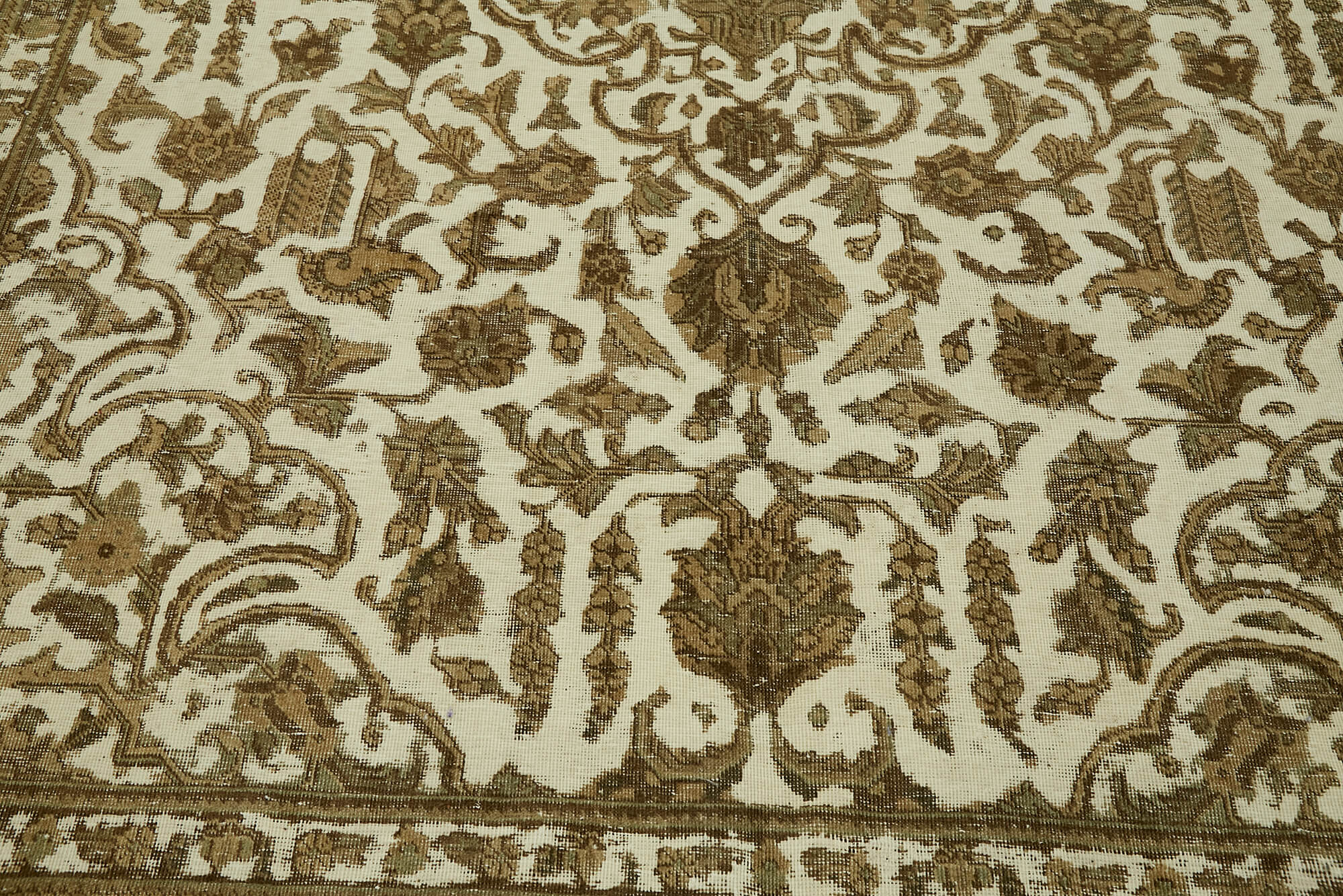 Ivory Persian — 2.50 x 3.30