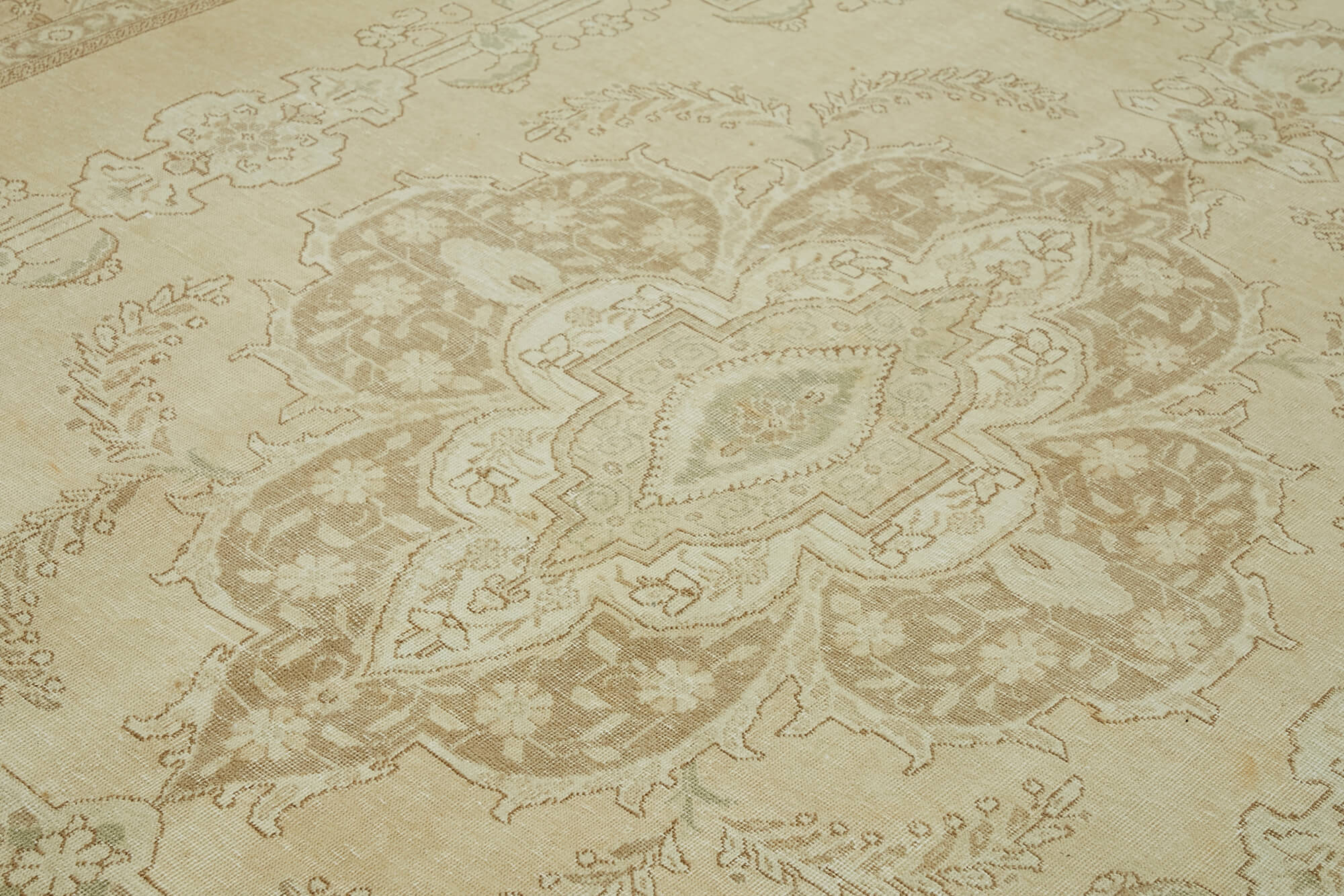 Beige Persian Handmade — 2.80 x 3.86