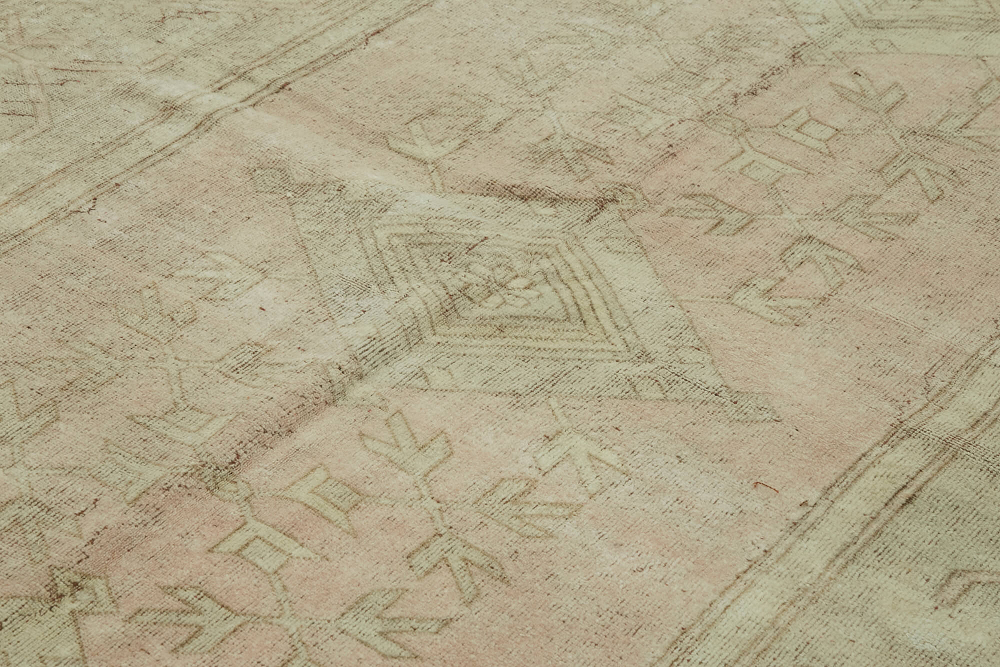 Alabaster Persian — 2.50 x 3.76