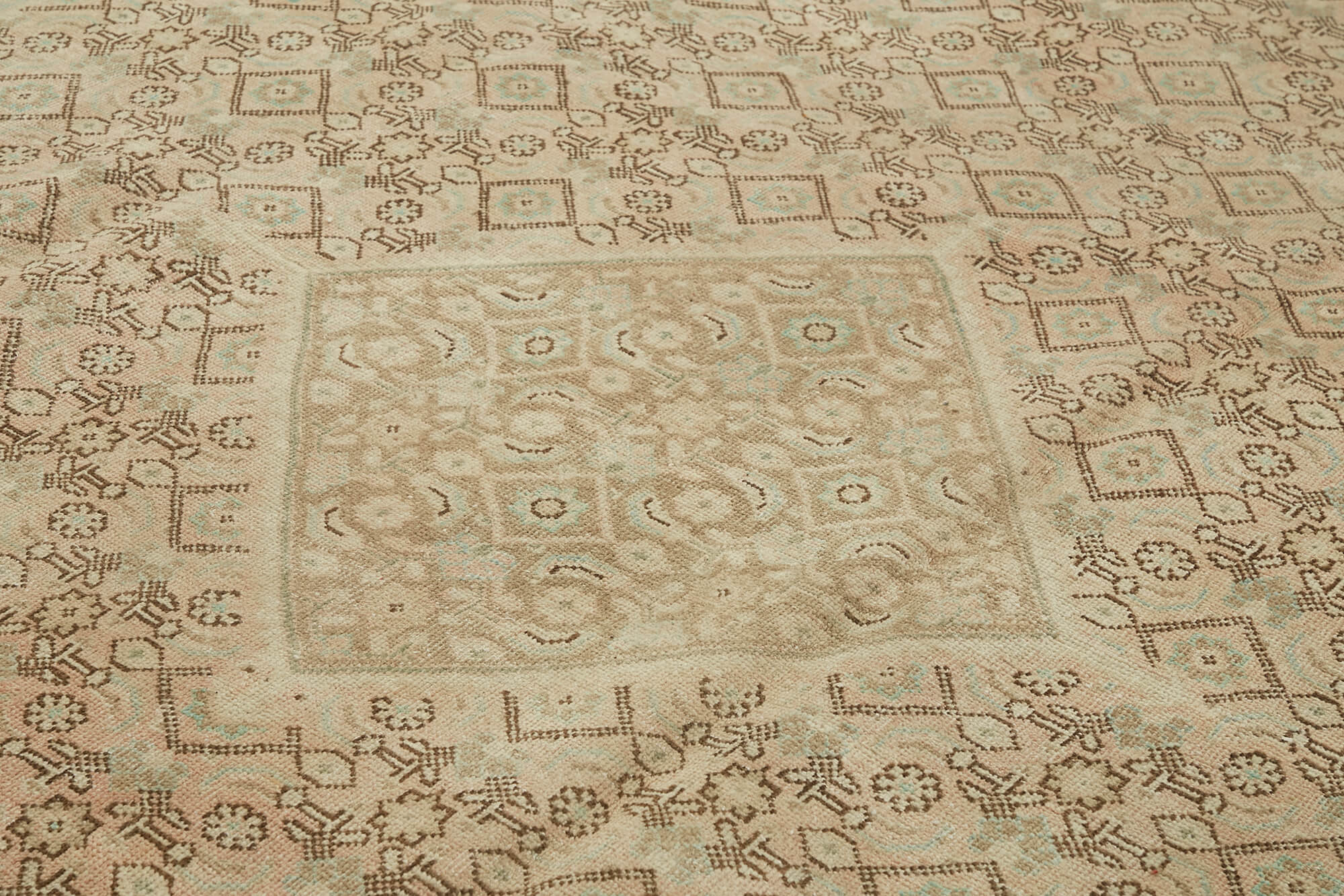 Ivory Persian — 2.90 x 4.00