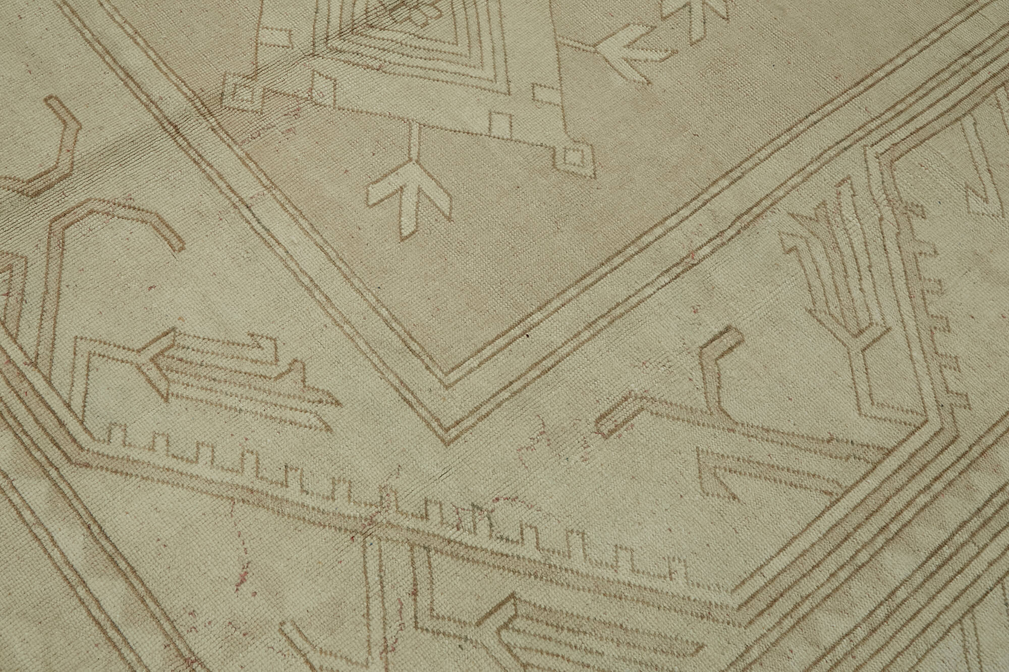Alabaster Persian — 2.64 x 4.02