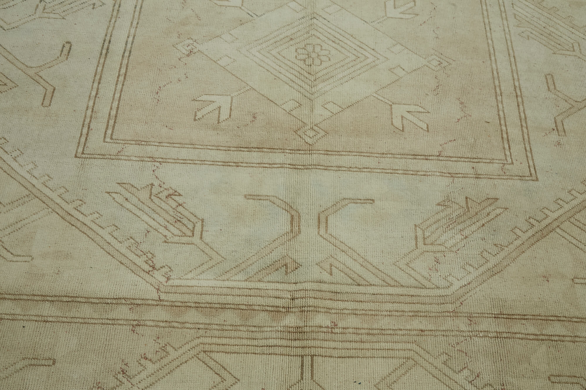Alabaster Persian — 2.64 x 4.02