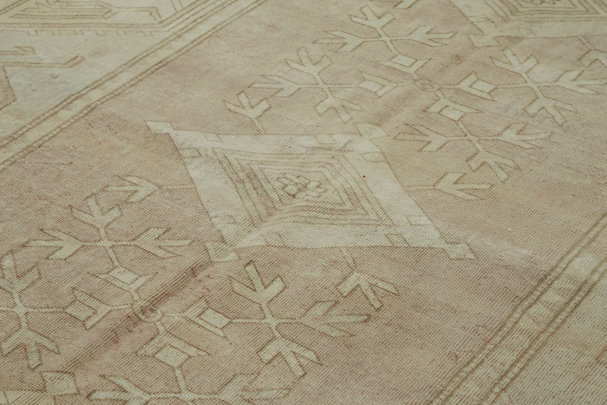 Linen Persian — 2.63 x 3.72