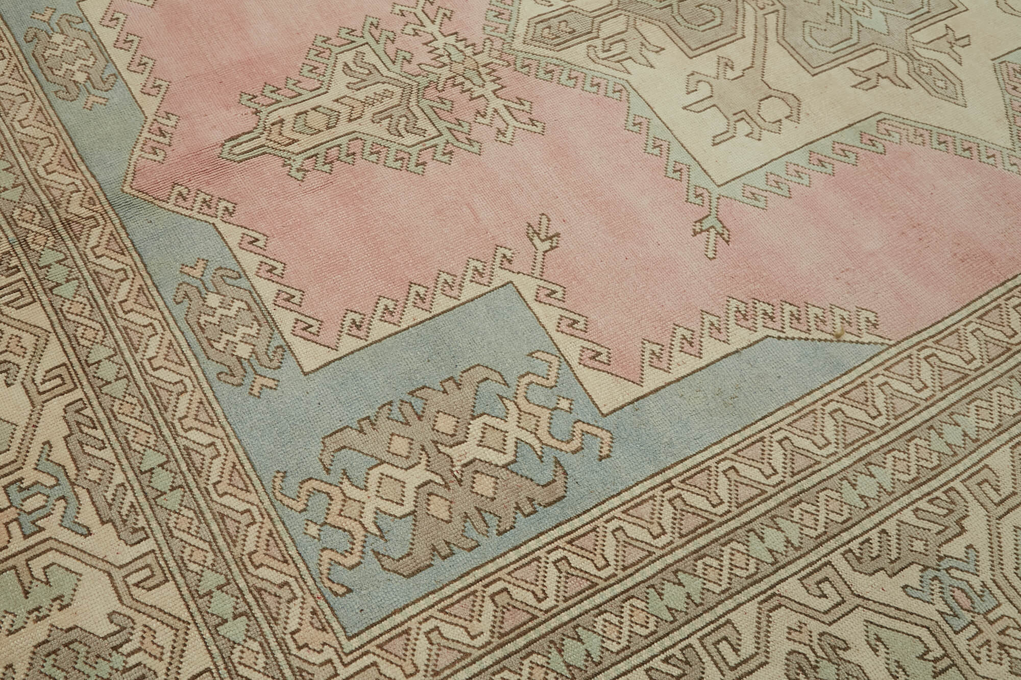 Bisque Persian — 2.65 x 3.47