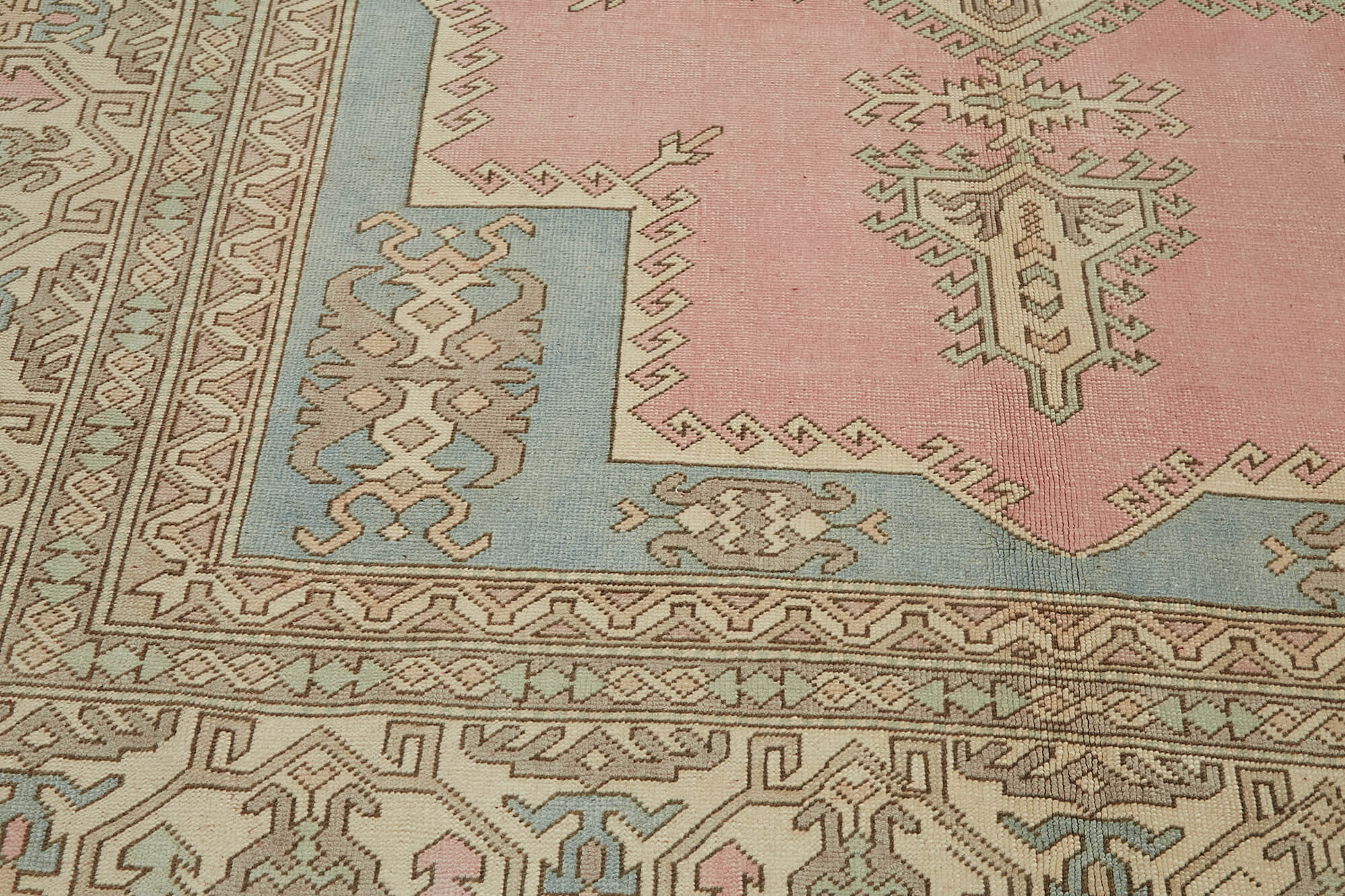 Bisque Persian — 2.65 x 3.47