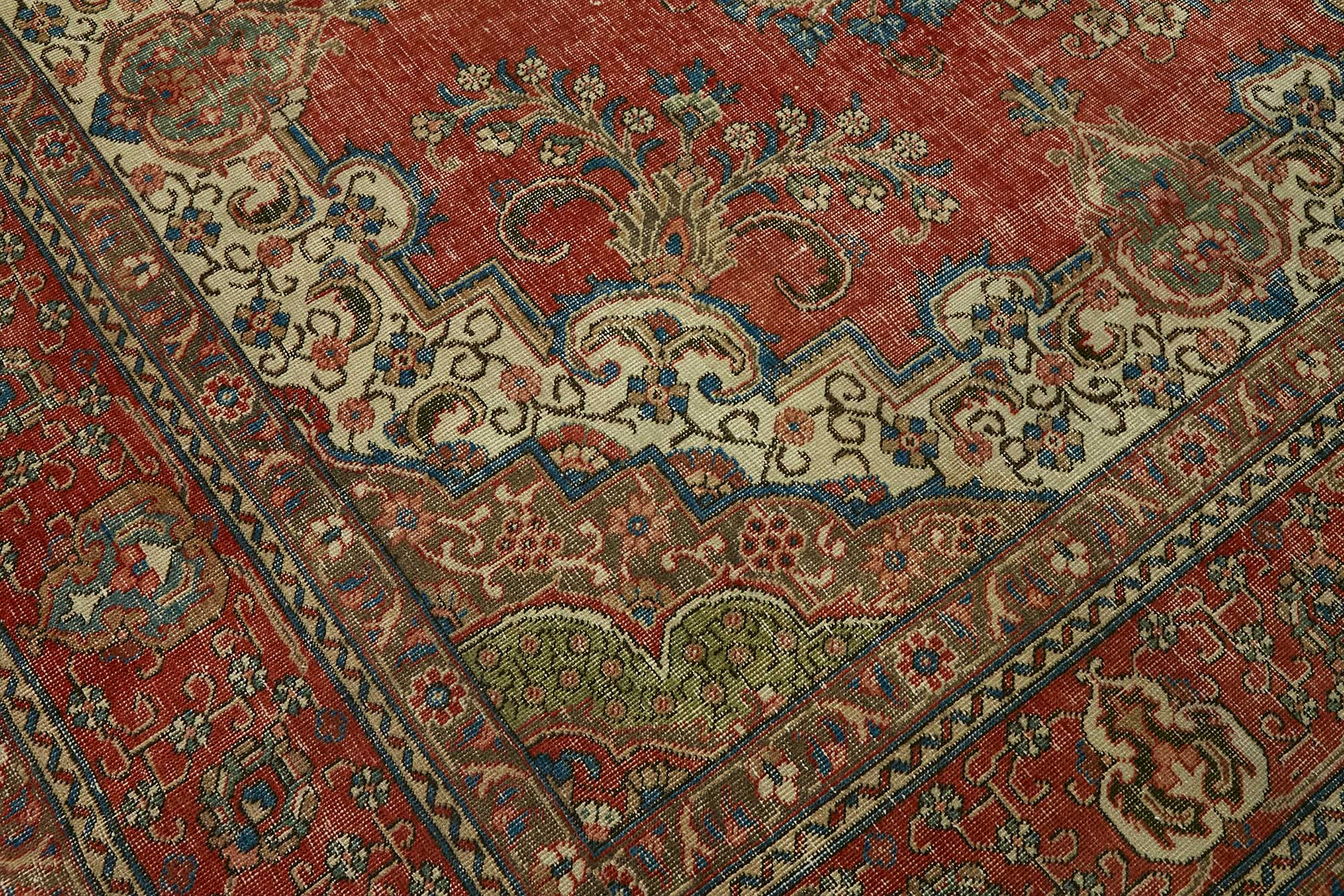 Vermillion Persian — 2.85 x 3.67