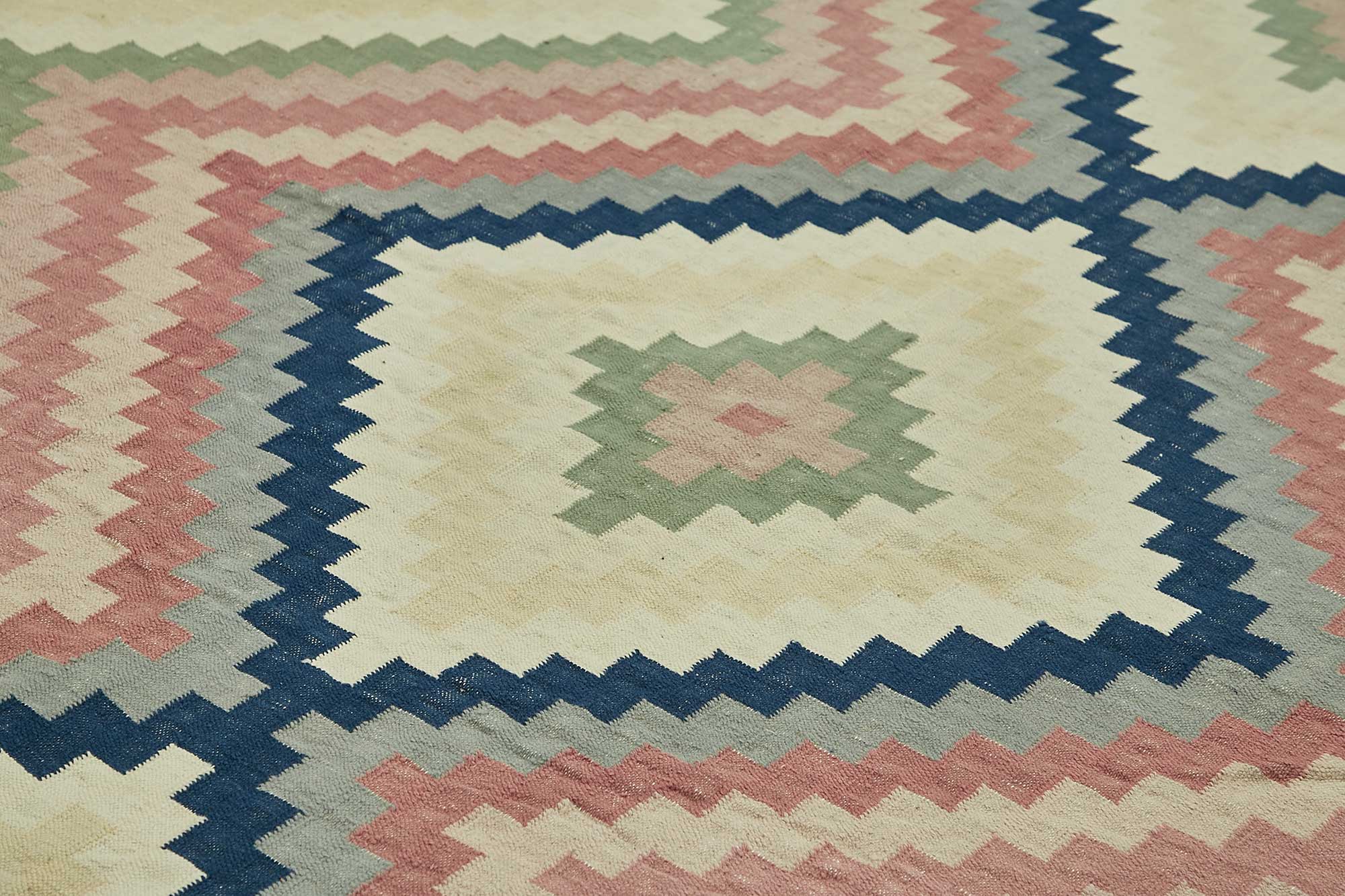 Multicolor Scandinavian — 3.05 x 4.21