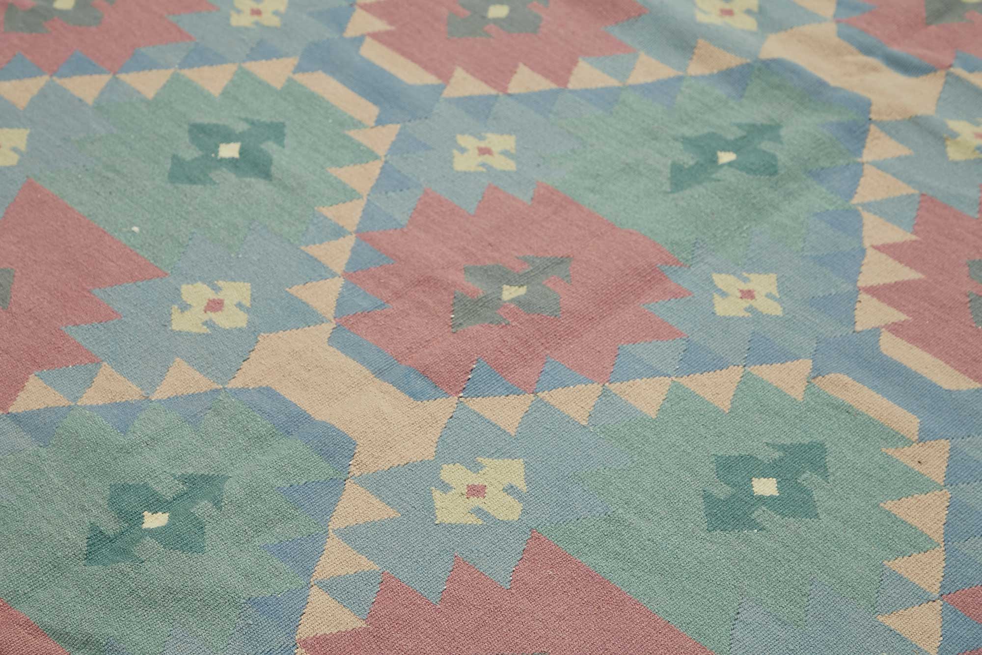 Multicolor Scandinavian — 2.63 x 3.44