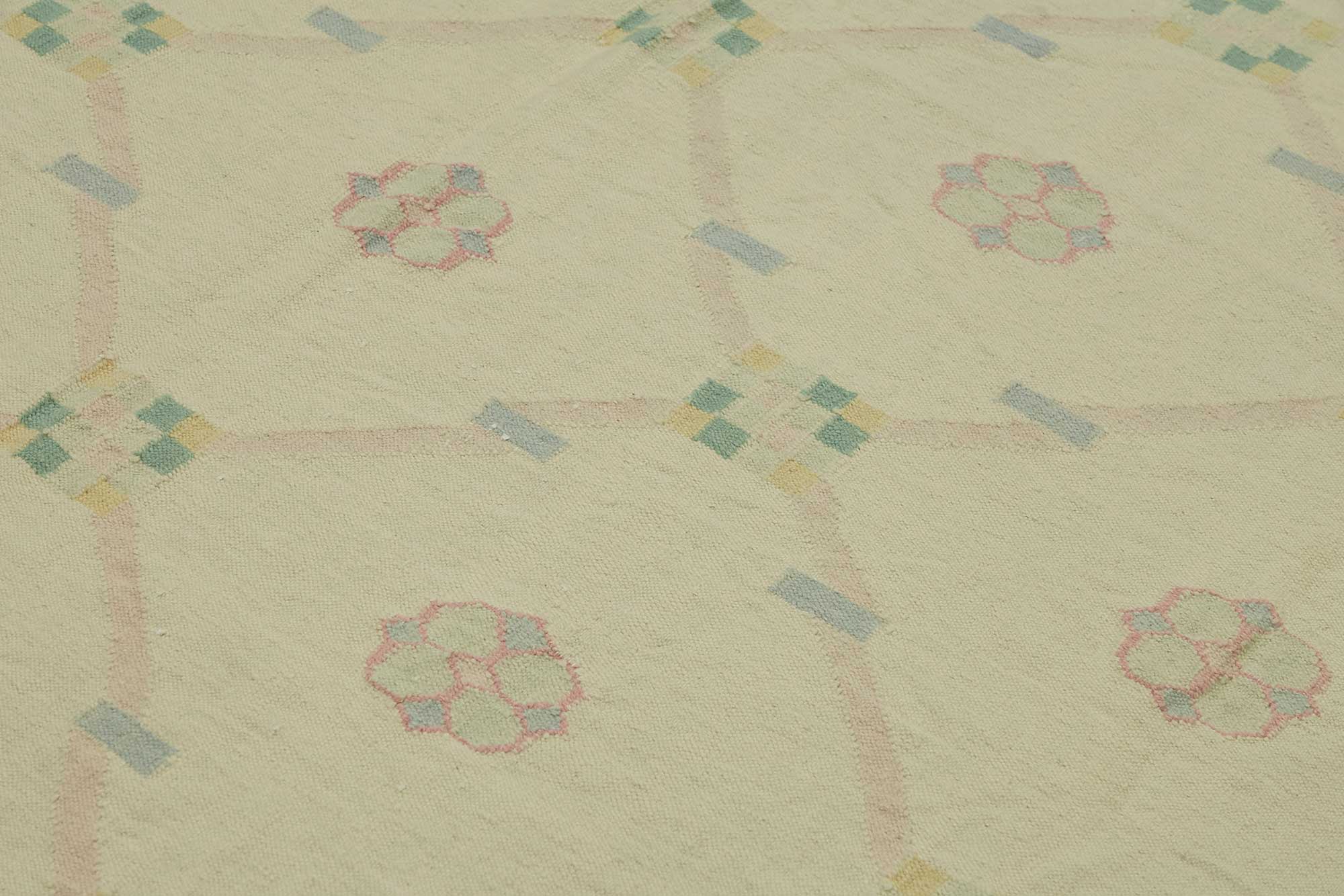 Multicolor Scandinavian — 2.92 x 4.15