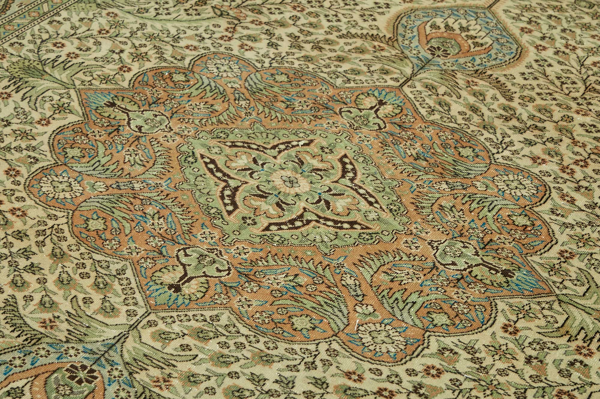 Parchment Kayseri — 2.01 x 3.05