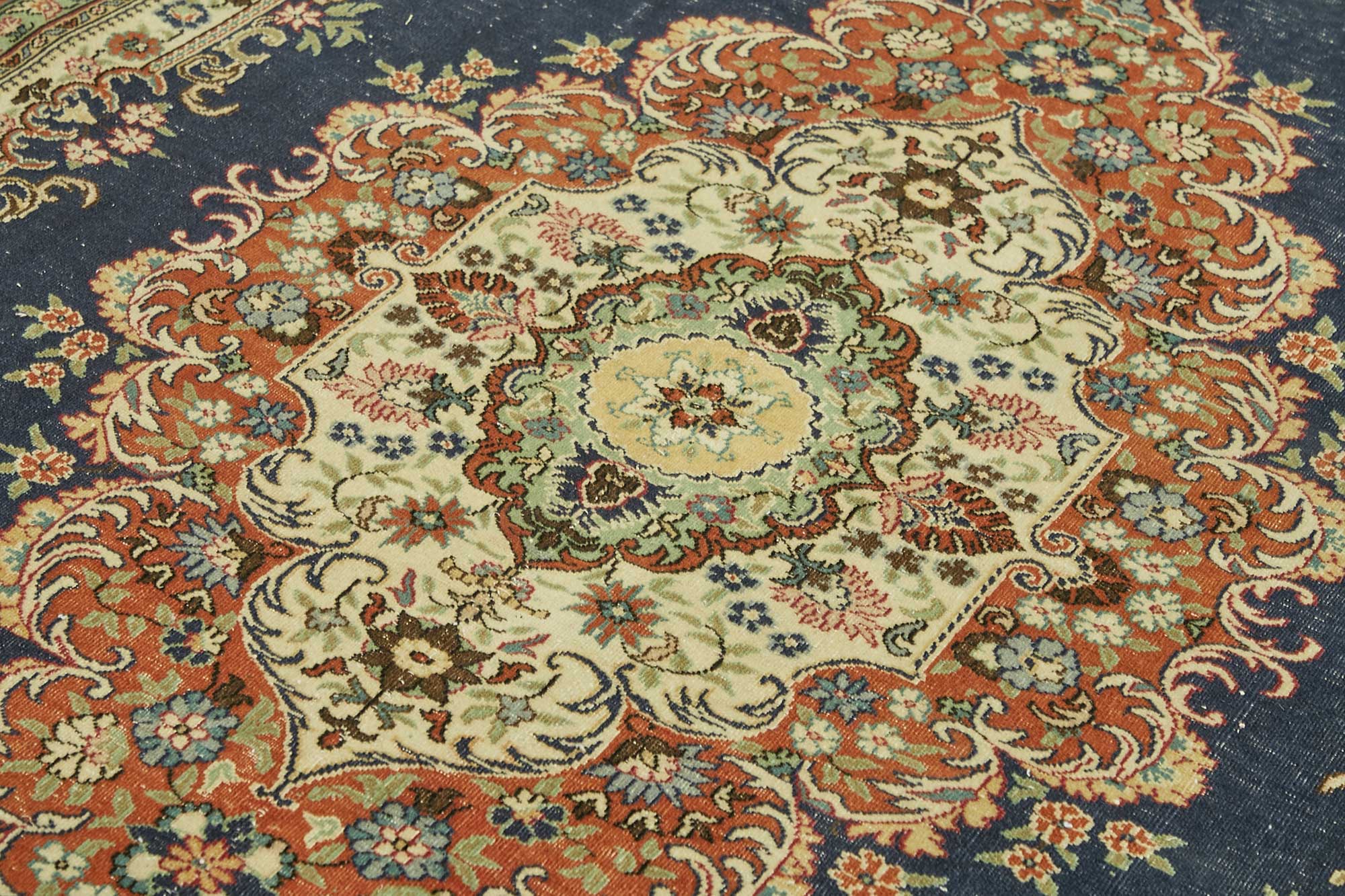Ivory Kayseri — 2.07 x 2.97