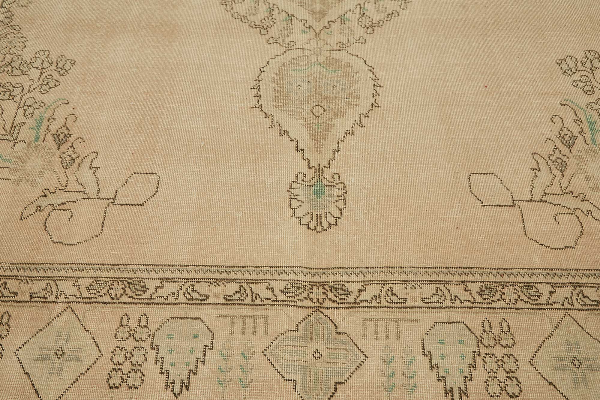 Alabaster Persian — 2.90 x 3.85