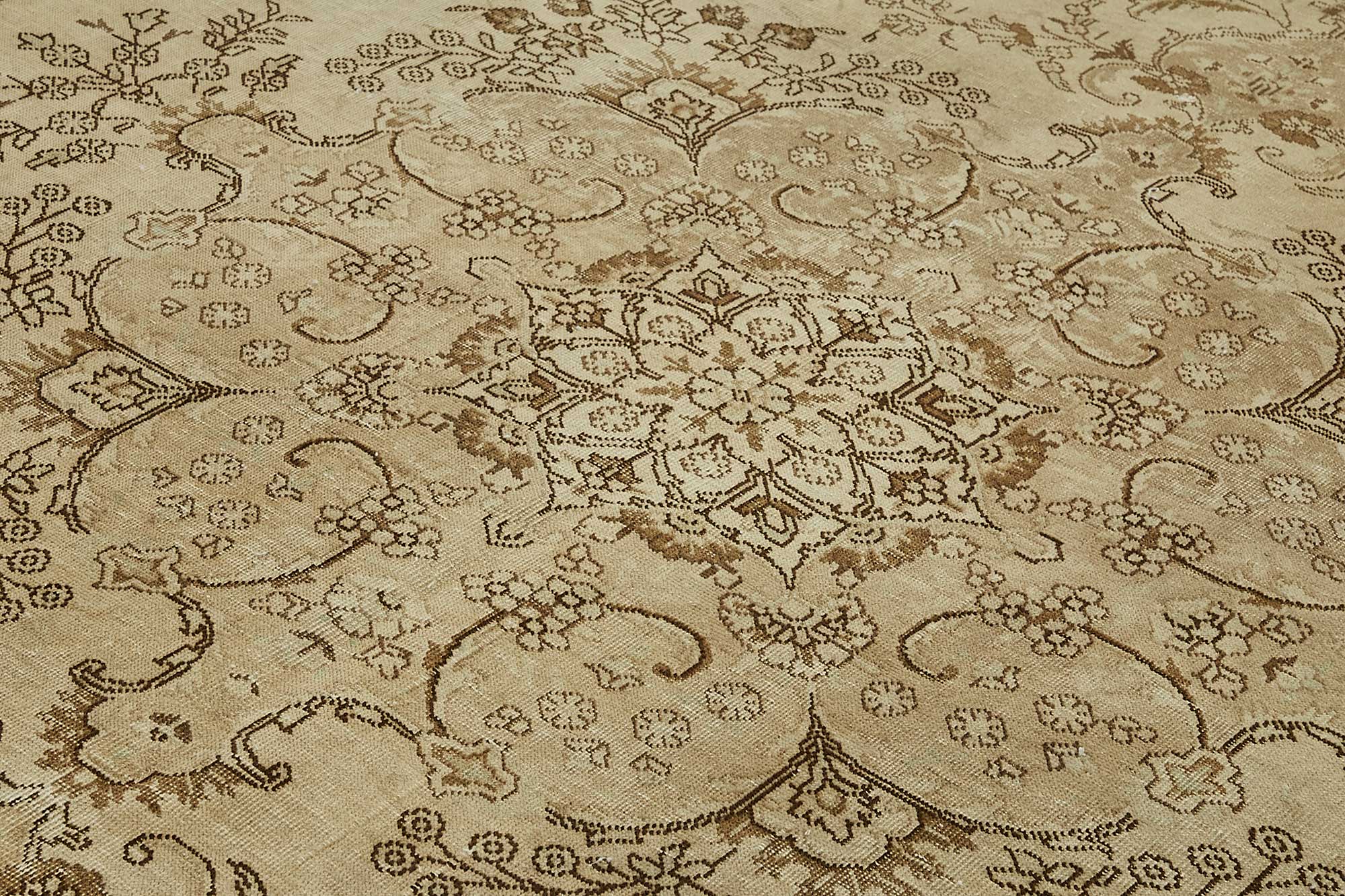 Pearl Persian — 2.91 x 3.85
