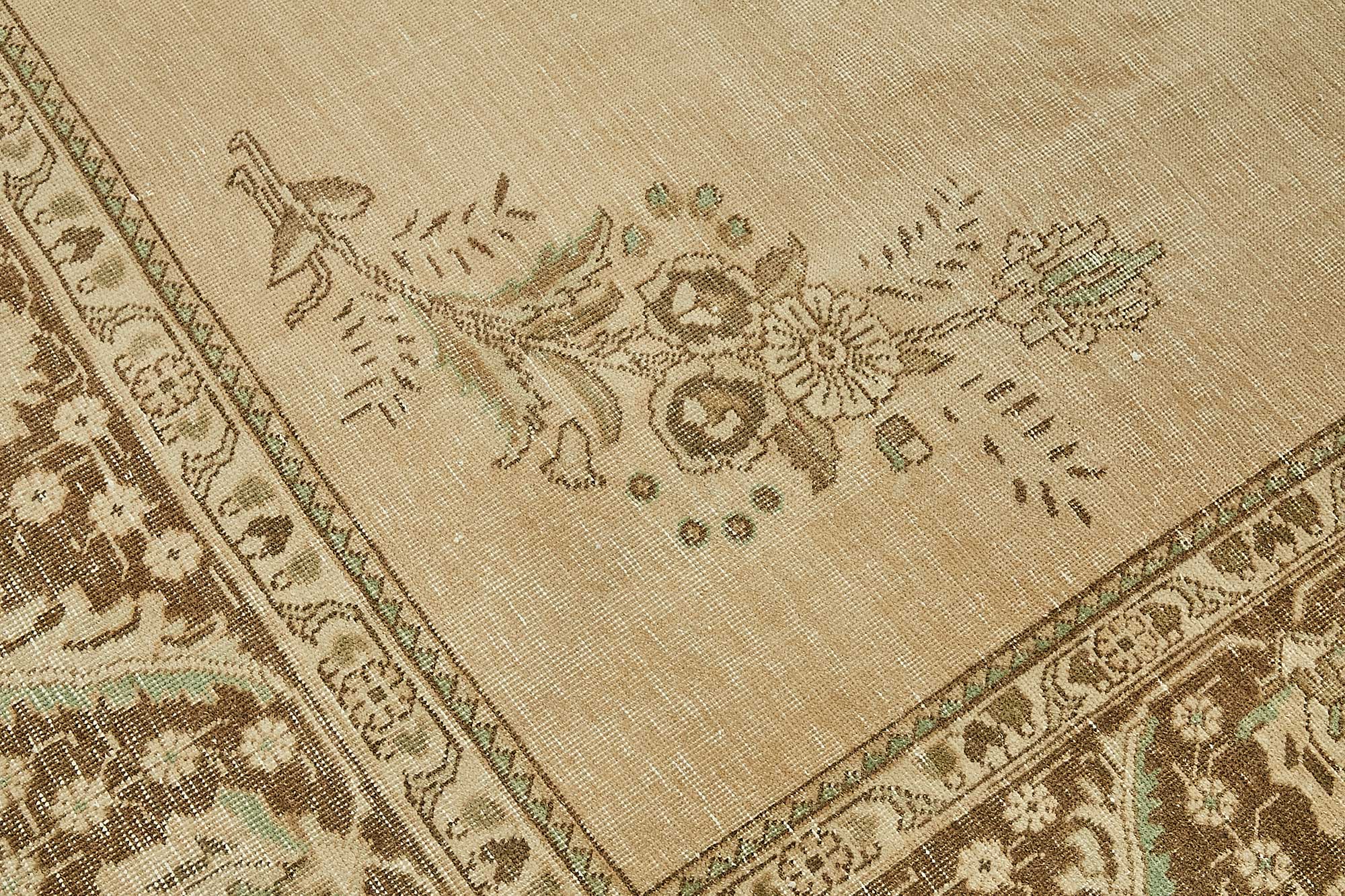 Ivory Persian — 2.83 x 3.85