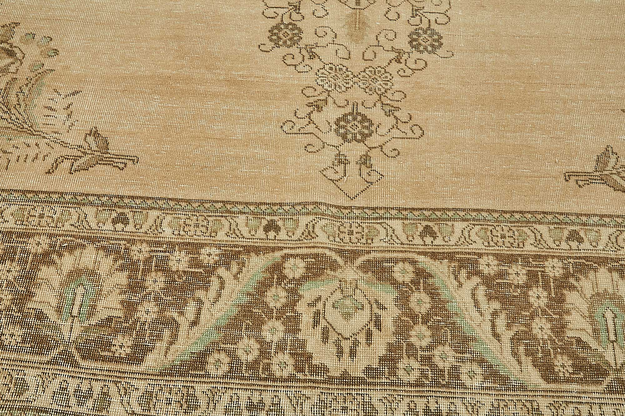 Ivory Persian — 2.83 x 3.85
