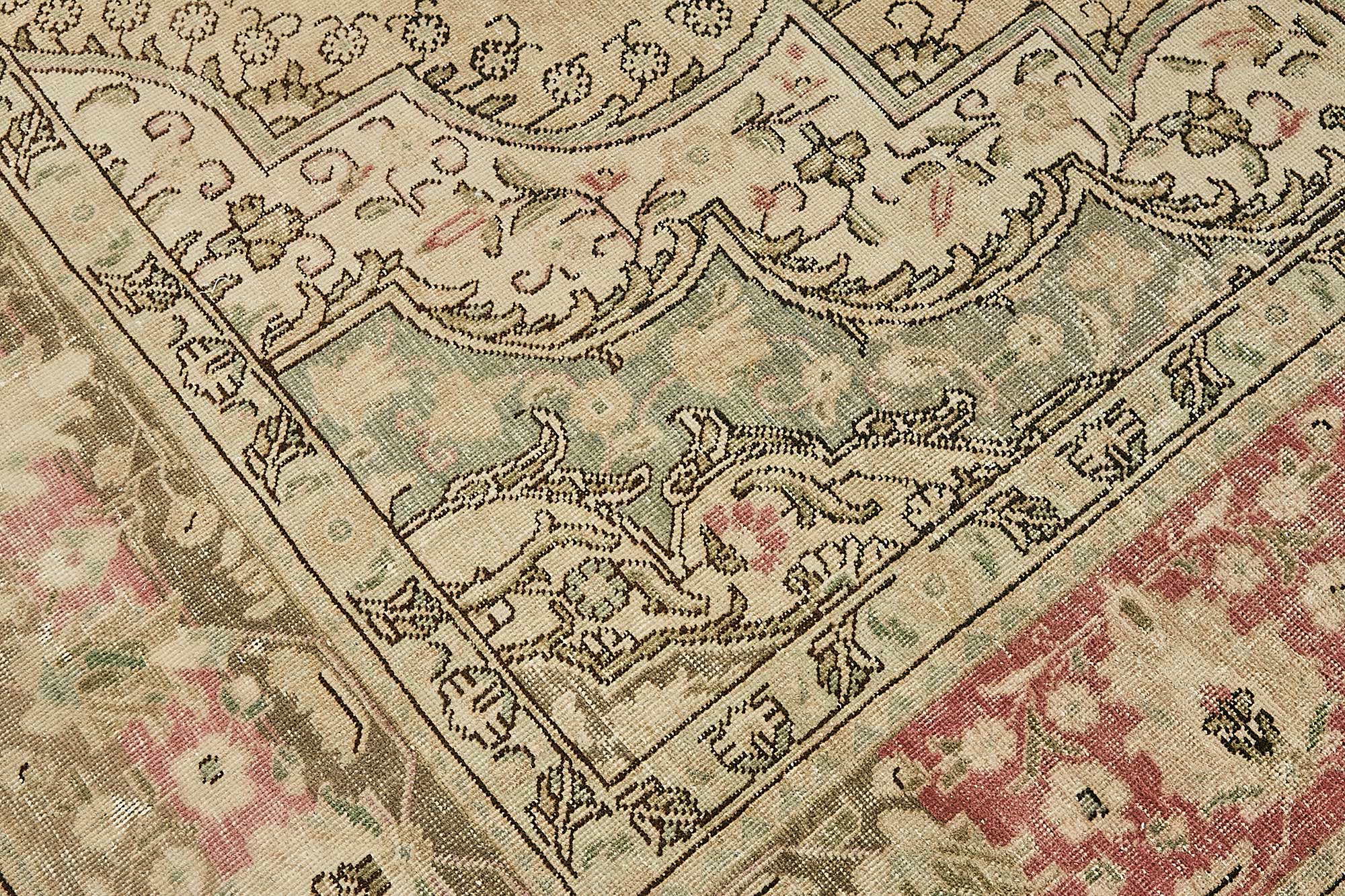 Champagne Persian — 2.85 x 3.83