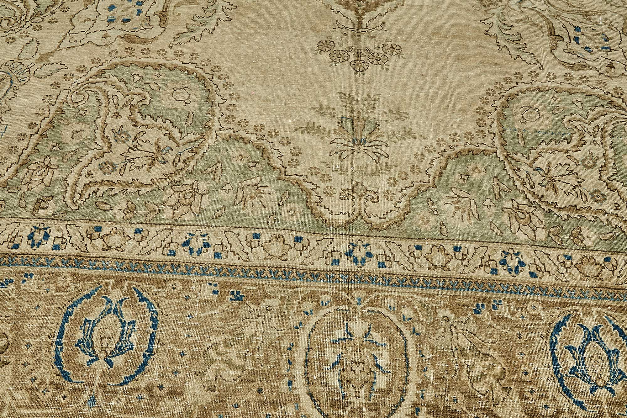 Bisque Persian — 3.73 x 5.21