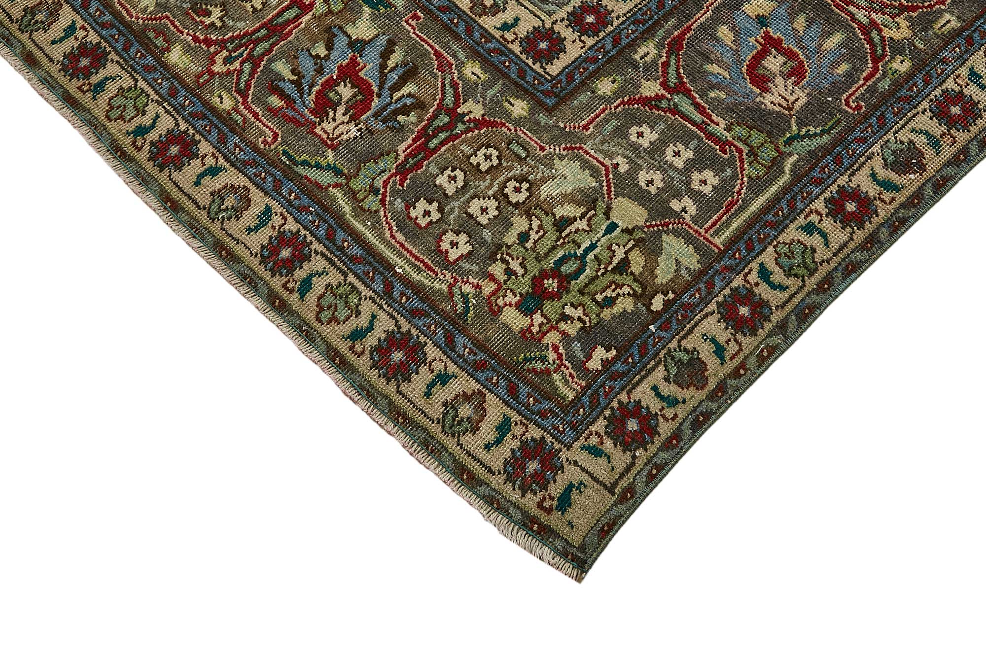 Carmine Persian — 2.92 x 3.87