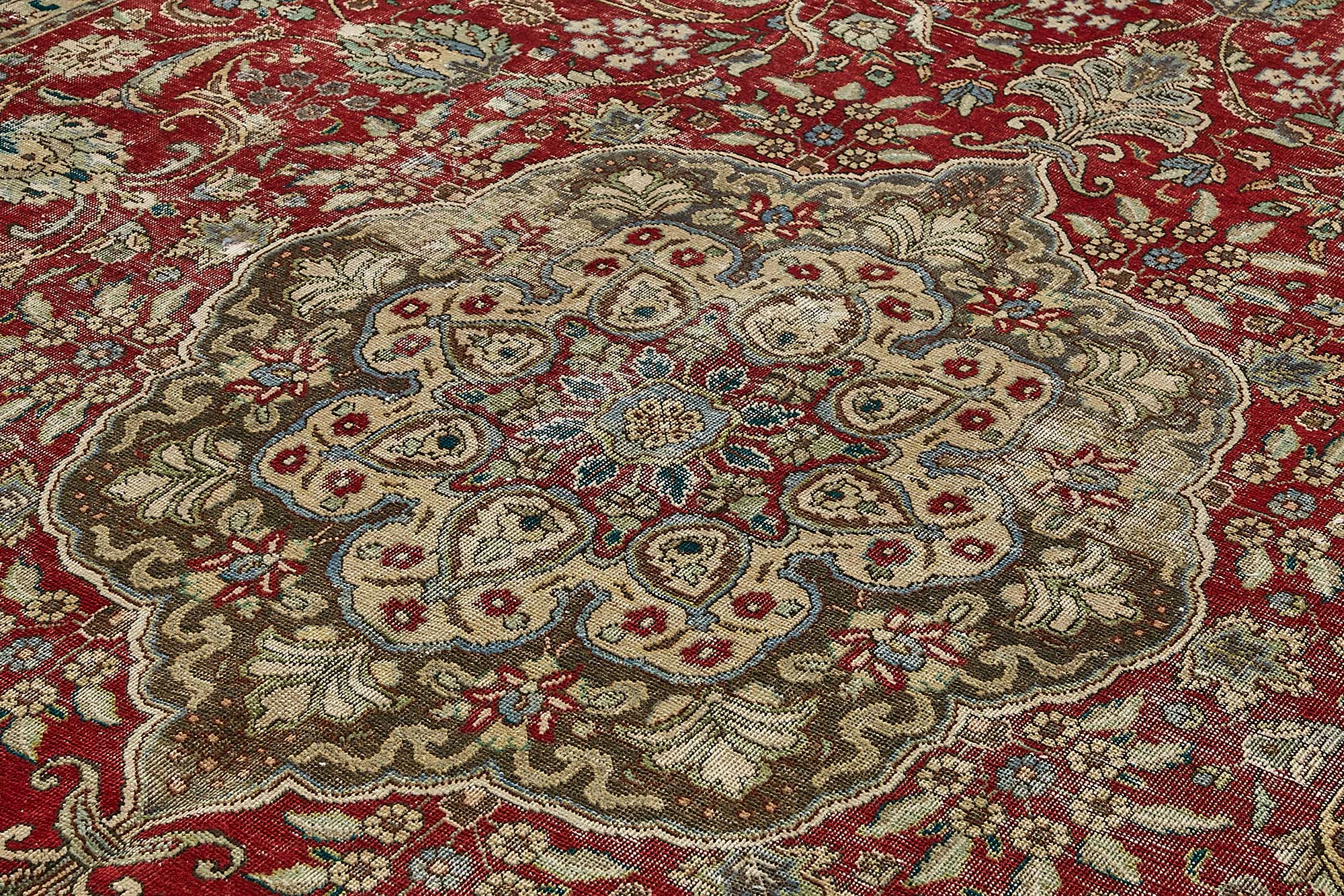 Carmine Persian — 2.92 x 3.87