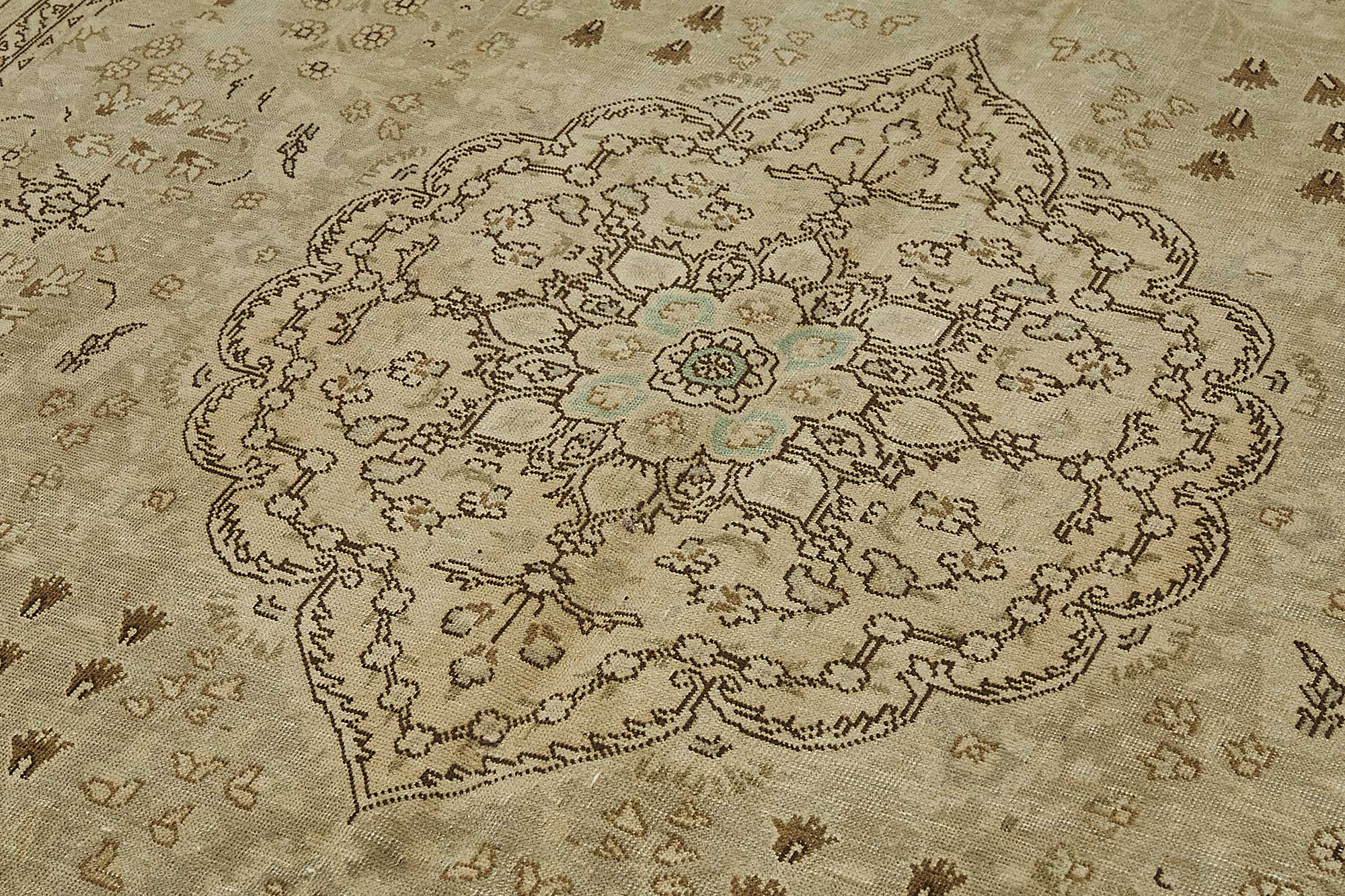 Alabaster Persian — 2.33 x 3.25