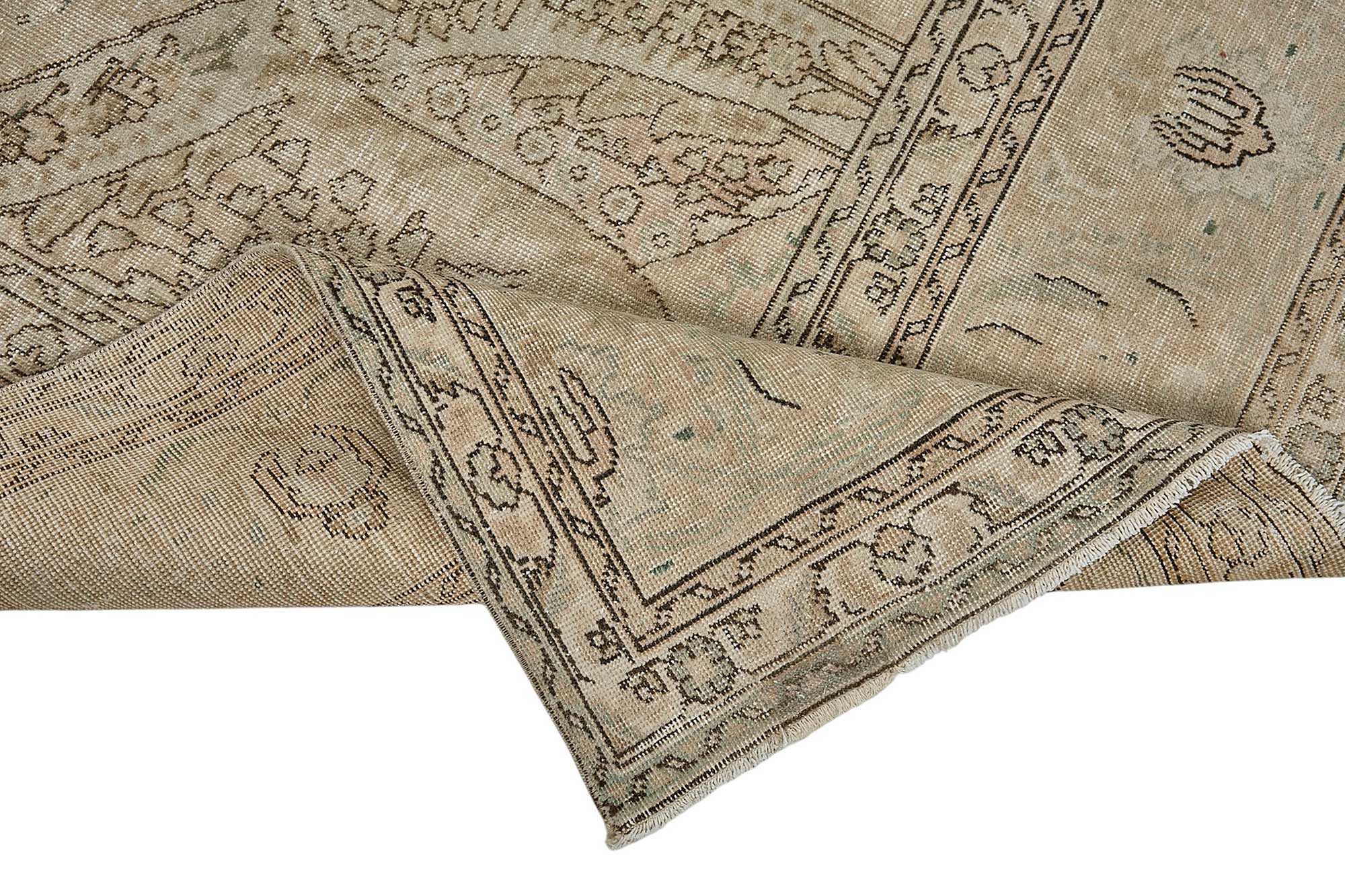 Bisque Persian — 2.96 x 3.85